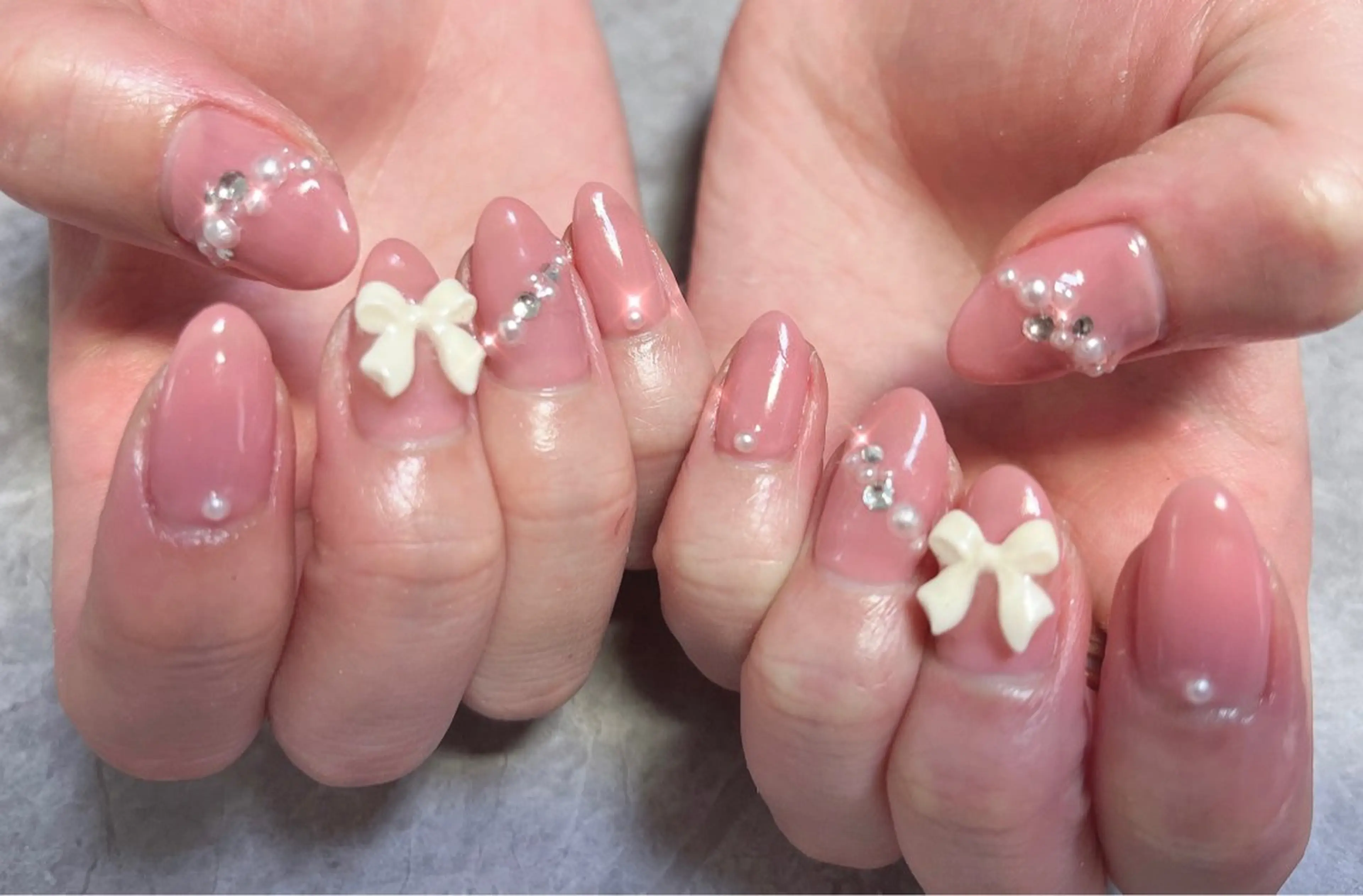 ネイル ガーリー 持ち込み オフィスネイル リボン 春ネイル ハンドネイル ハンドケア Felice所属・ベテランネイル cnc nailのネイルデザイン