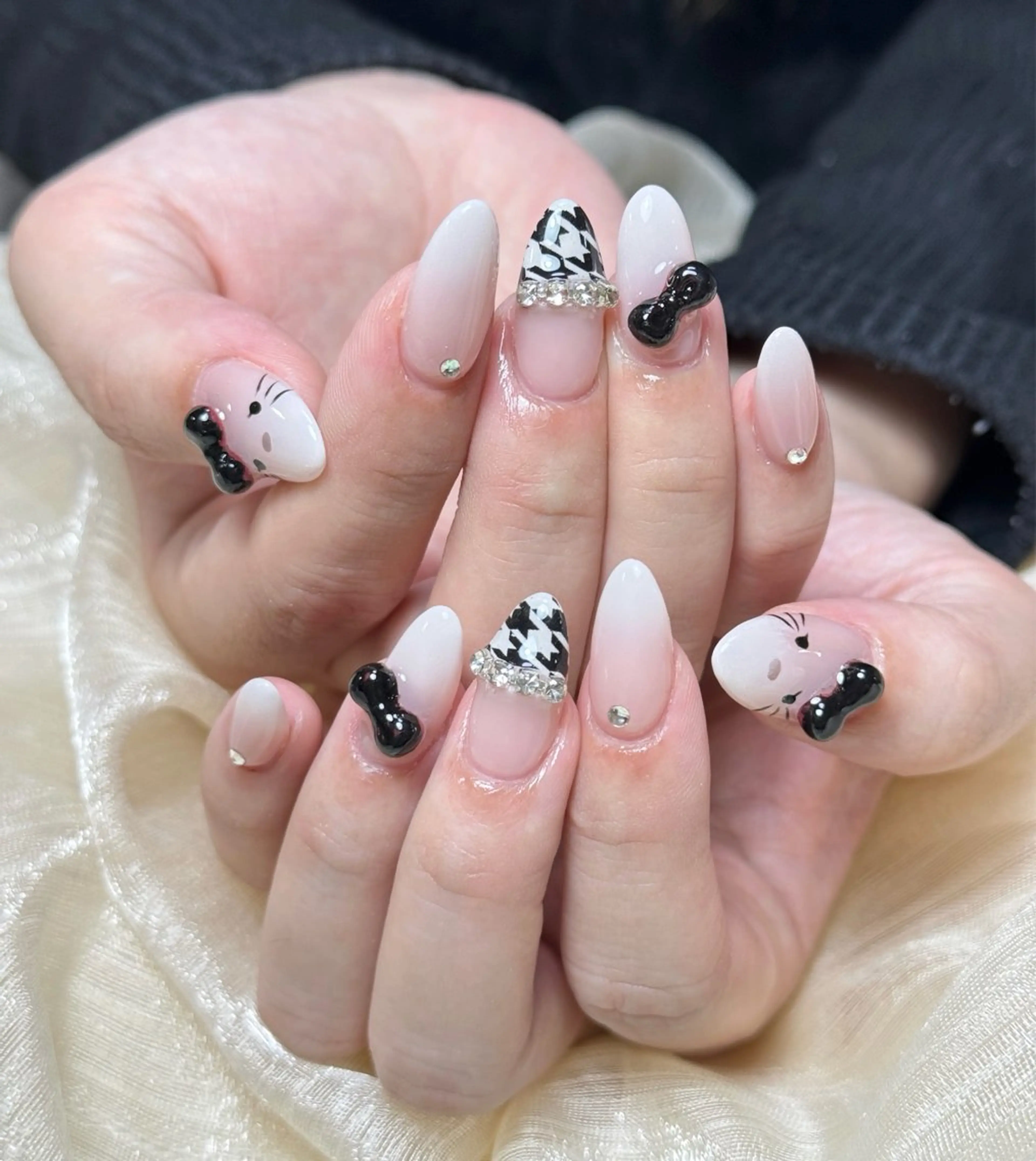 ネイル オーロラネイル チークネイル フレンチネイル ジェルネイル ガラスフレンチ ハンドネイル Nail Jolieのネイルデザイン