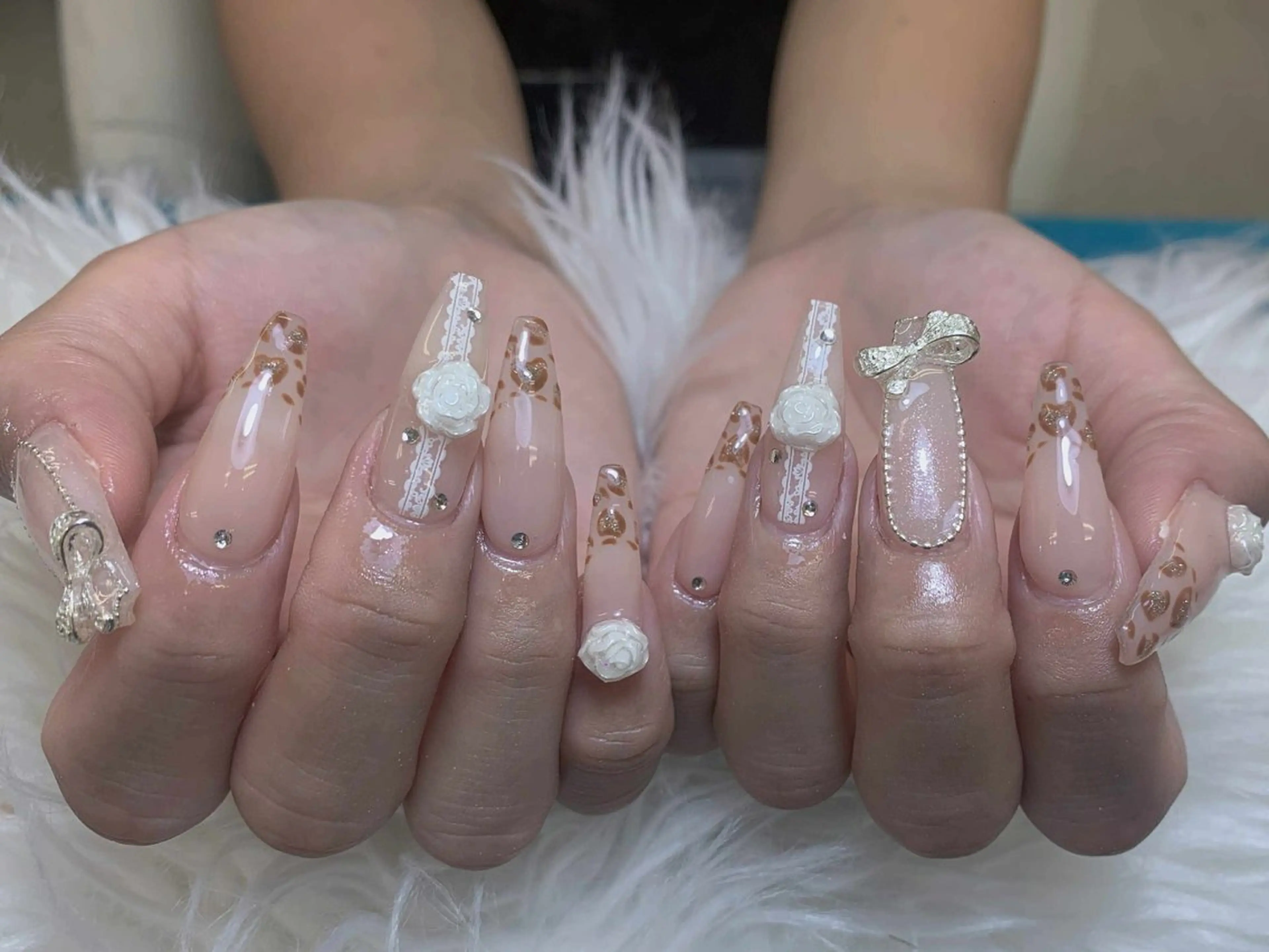 ネイル チークネイル 長さ出し フレンチネイル ジェルネイル ガラスフレンチ ハンドネイル anh nail anne🤍のネイルデザイン