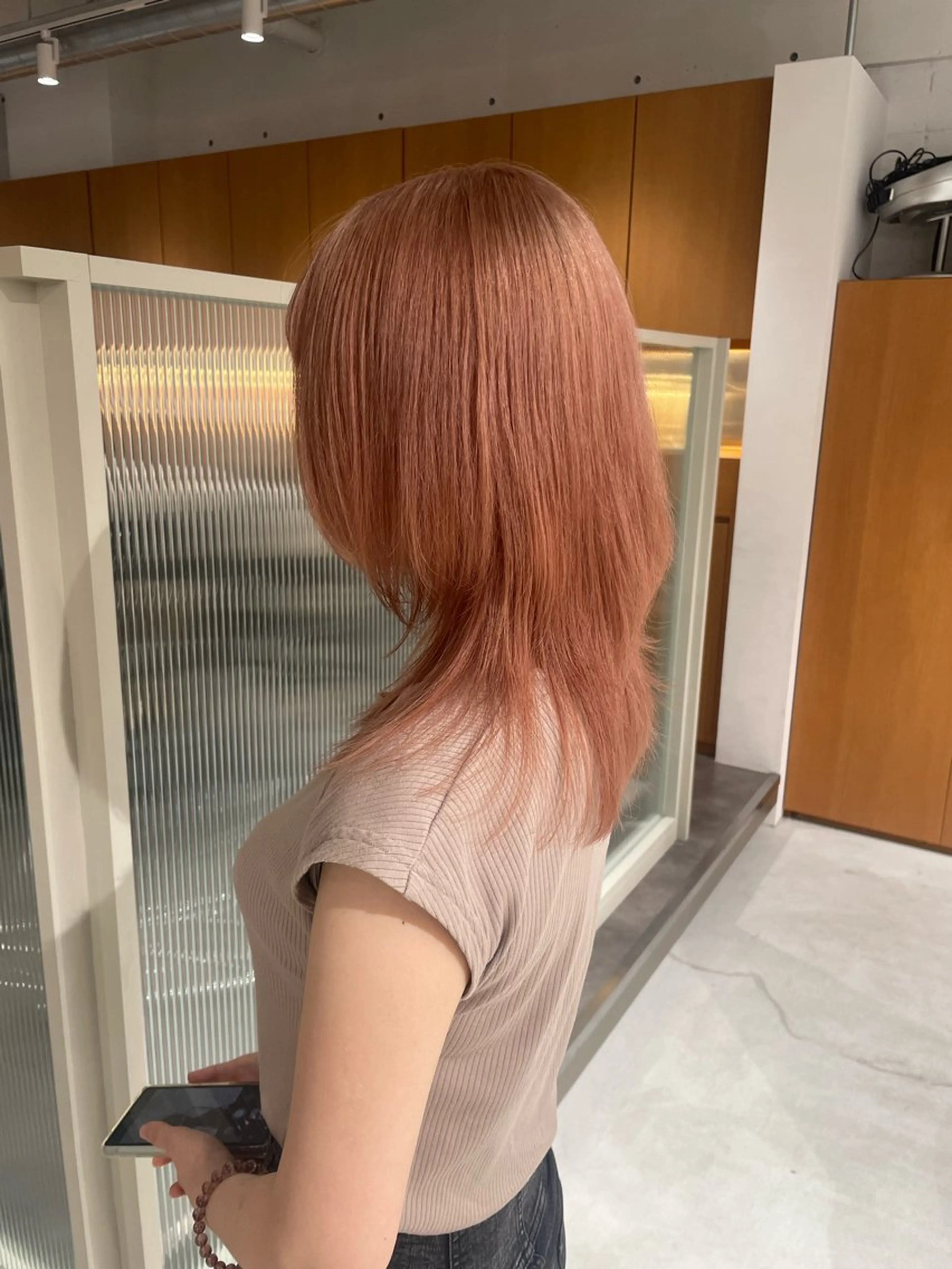 ロング カラー ベージュカラー コーラルベージュ ヘアカラー ハイライト/ブリーチ /綾華のヘアスタイル