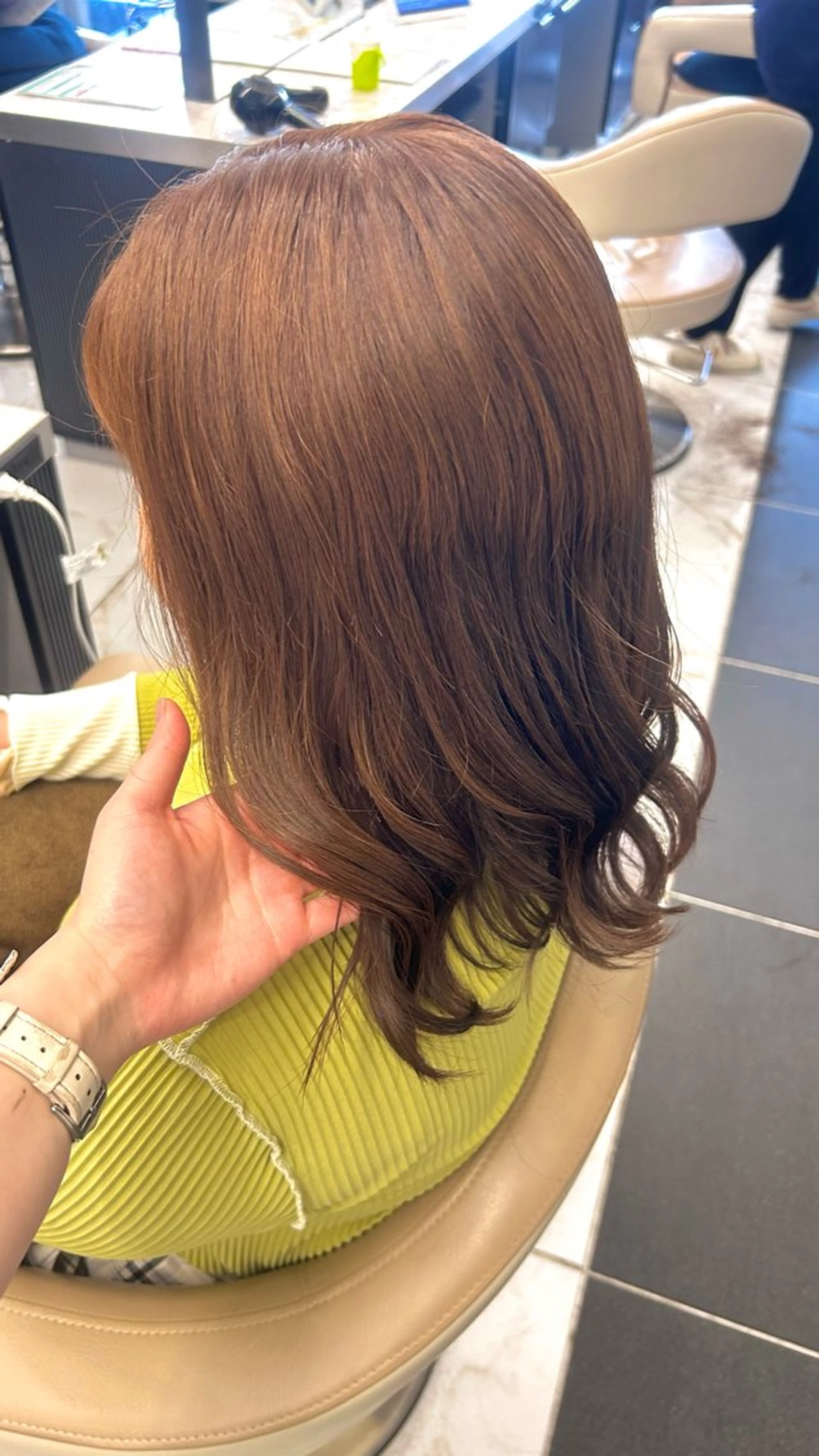 セミロング カラー ベージュカラー 黒髪 小向 音緒のヘアスタイル