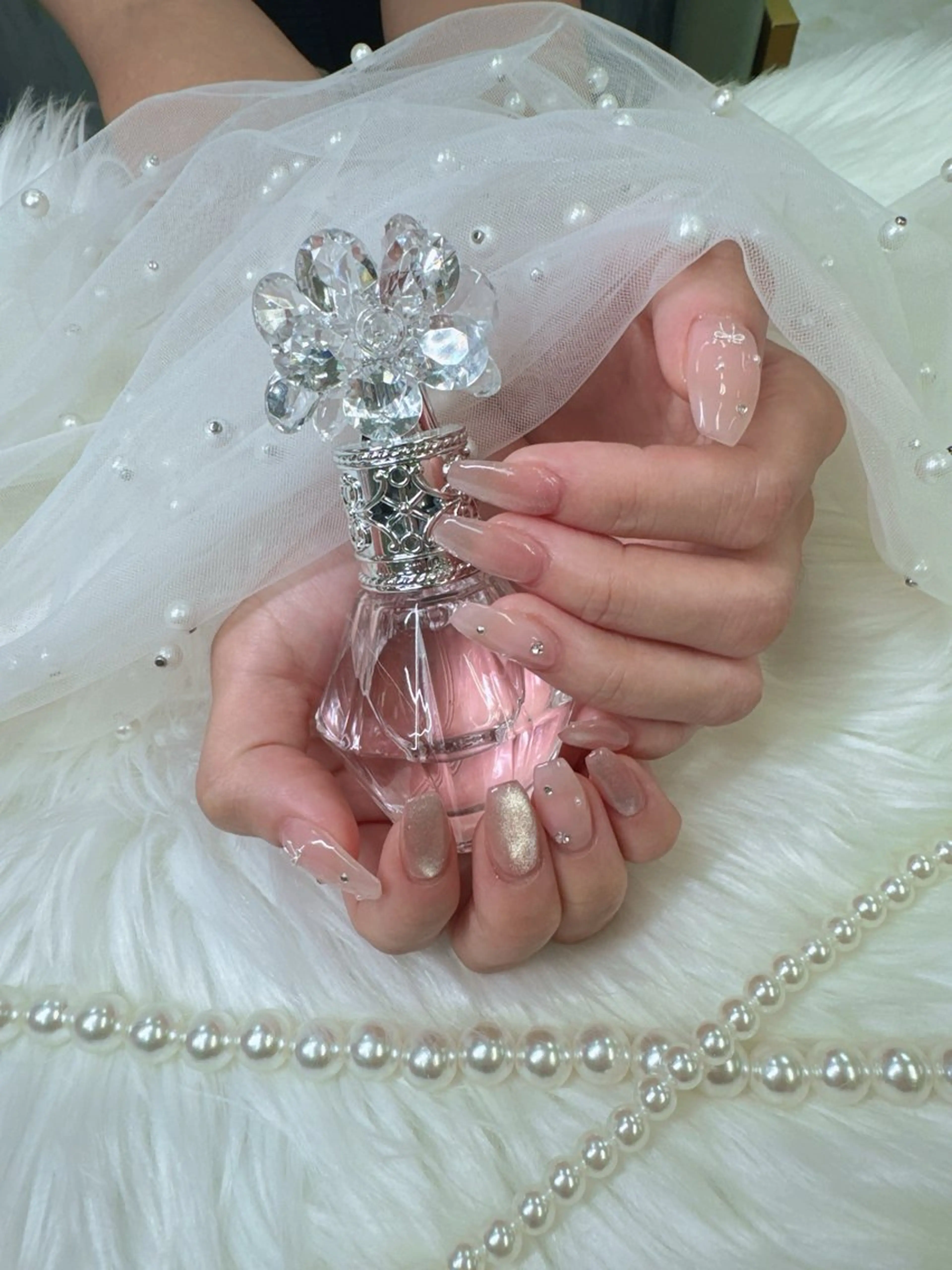 ネイル ボルドー チークネイル ドット 長さ出し ジェルネイル Queeens nailのネイルデザイン