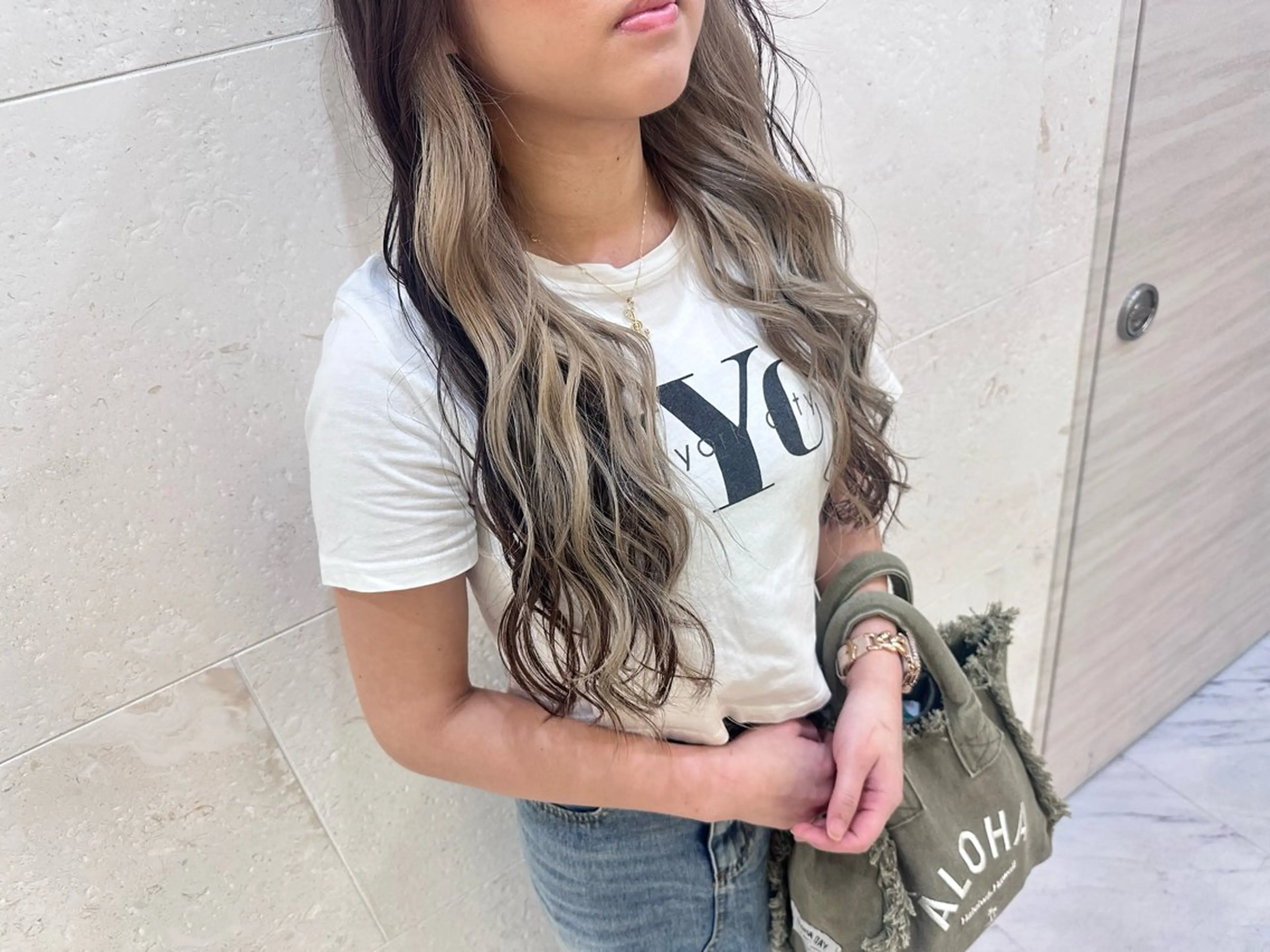 ロング カラー ベージュカラー ハイトーンカラー インナーカラー ヘアカラー 安田 柚月のヘアスタイル