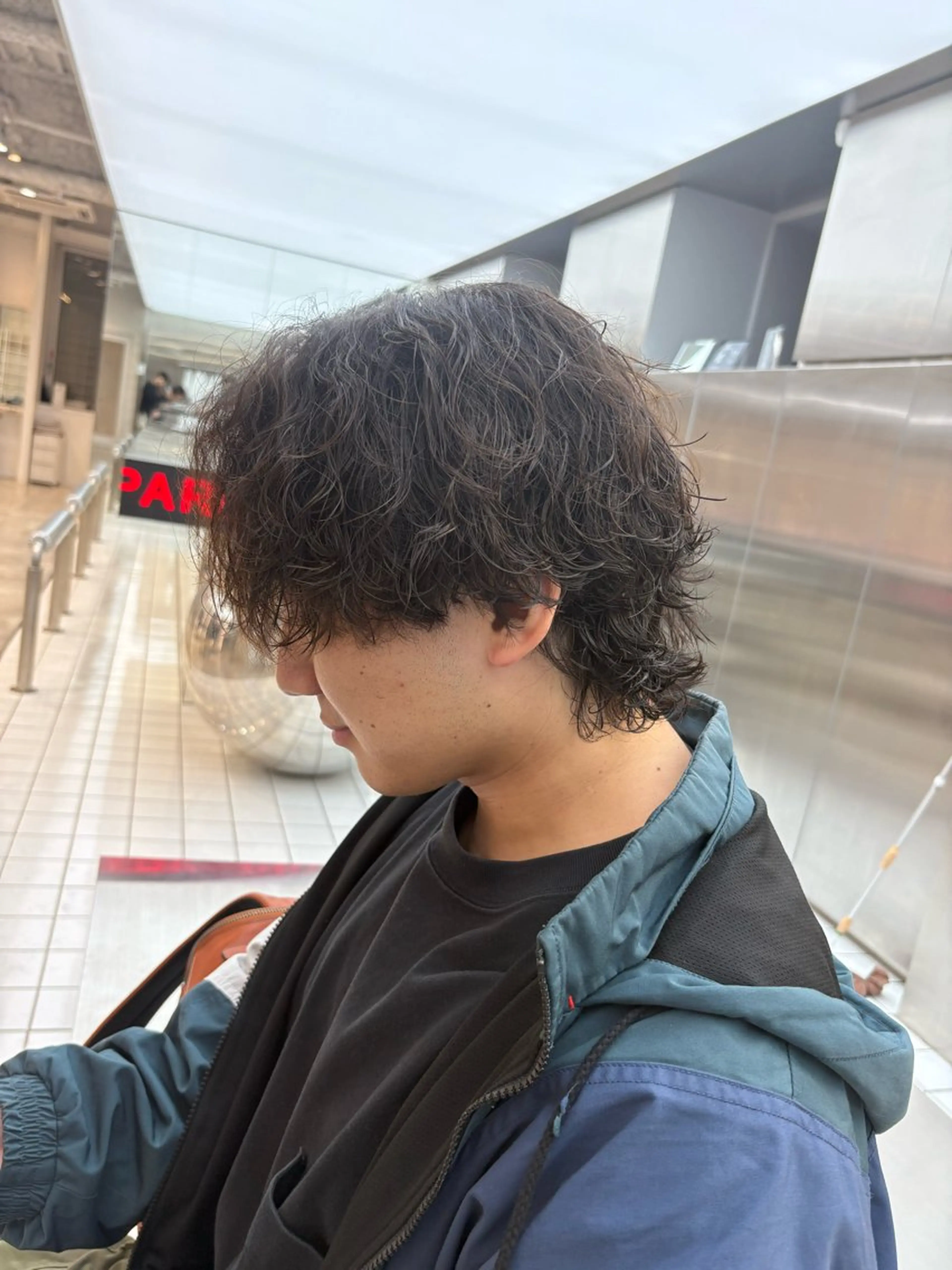 ミディアム パーマ メンズ カット パーマ fifth 桐山 蒼史のヘアスタイル