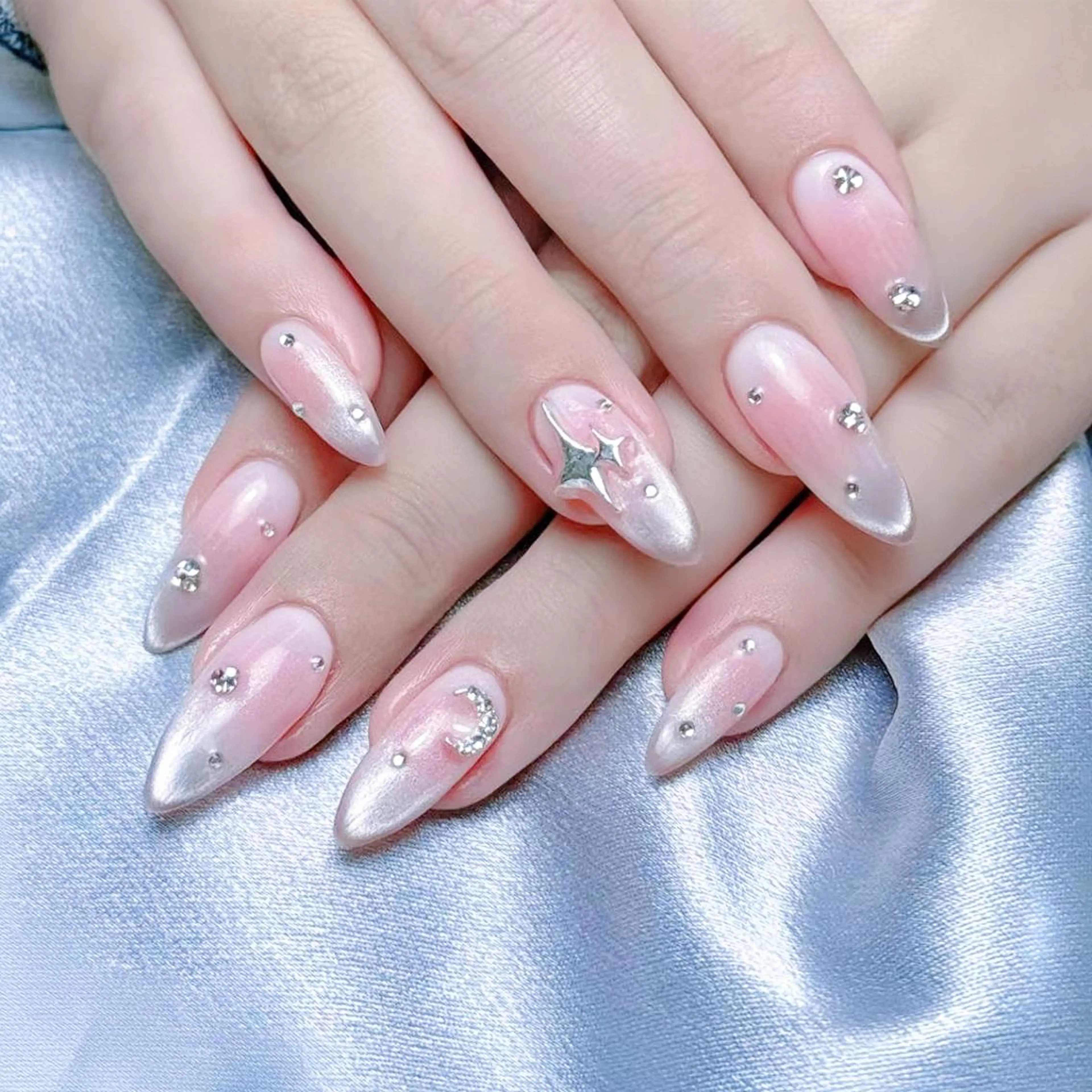 ネイル queensnail 🧸mikaのネイルデザイン