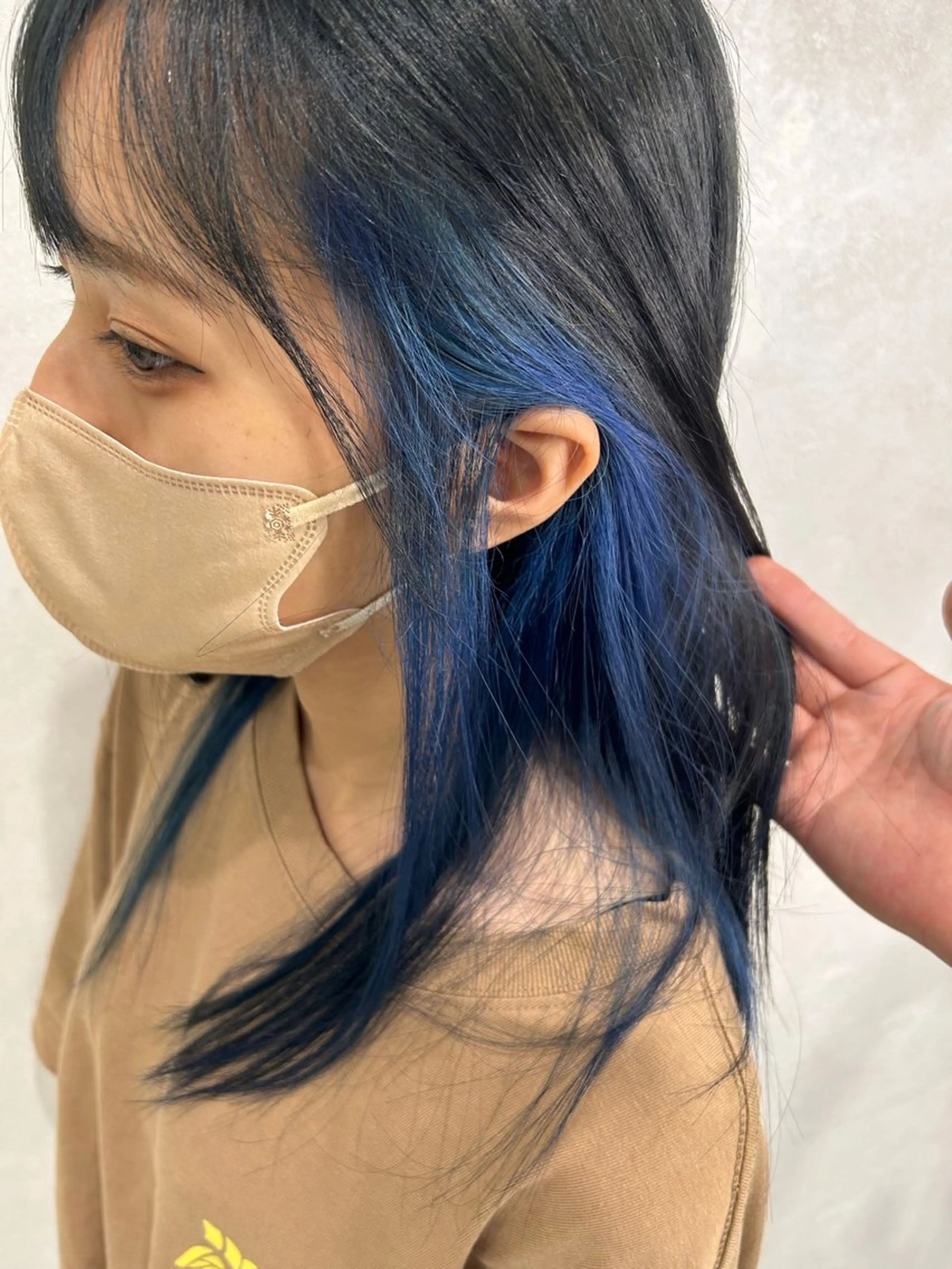 セミロング カラー ブルーカラー イヤリングカラー 鈴木 颯介のヘアスタイル
