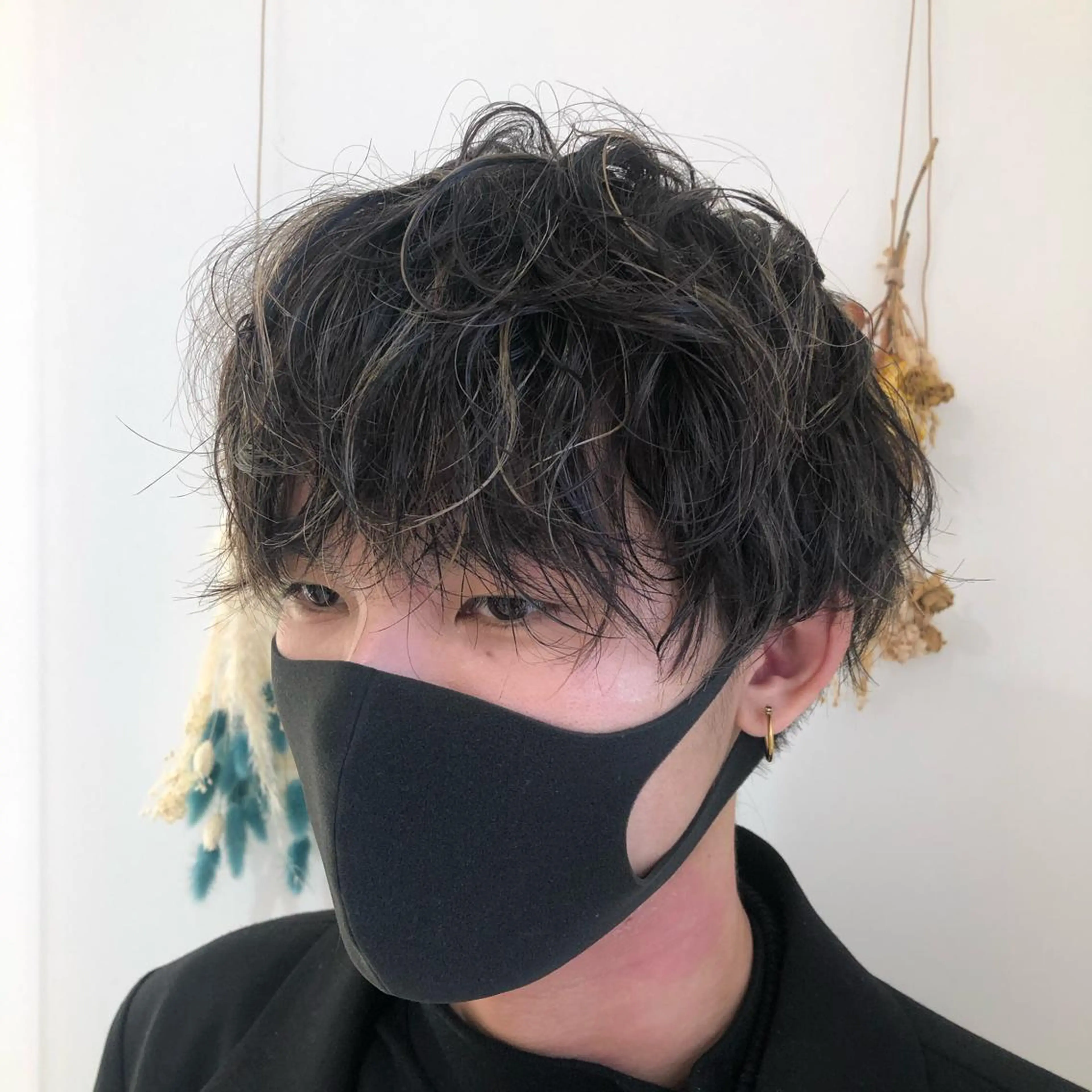 カラー メンズ メンズハイライト メンズメッシュ 黒髪 ハイライトカラー メッシュ 松永 梨央のヘアスタイル