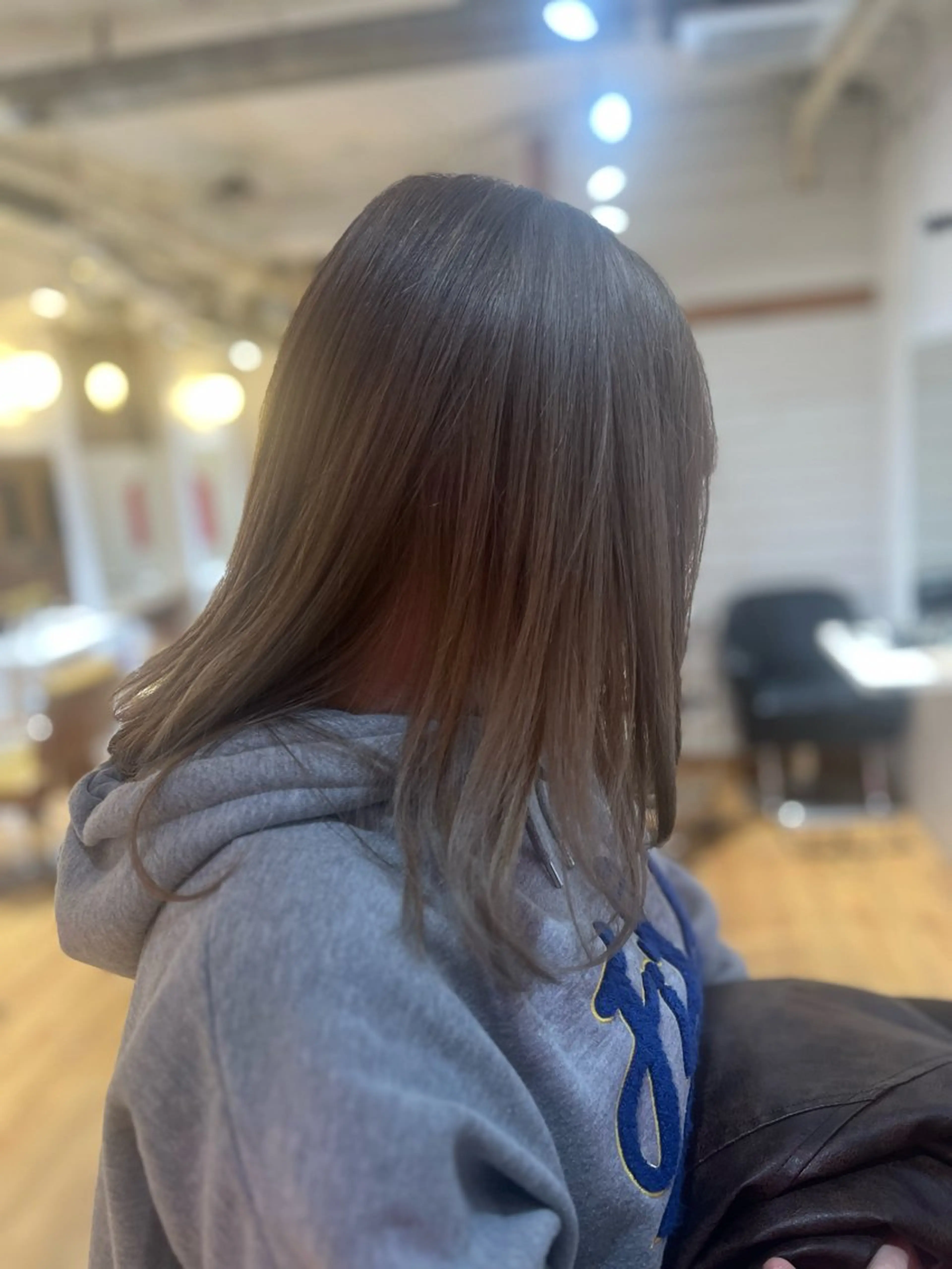 ミディアム カット ヘアカラー 【ブロンド】【ベージ ュ系】TAKUMAのヘアスタイル