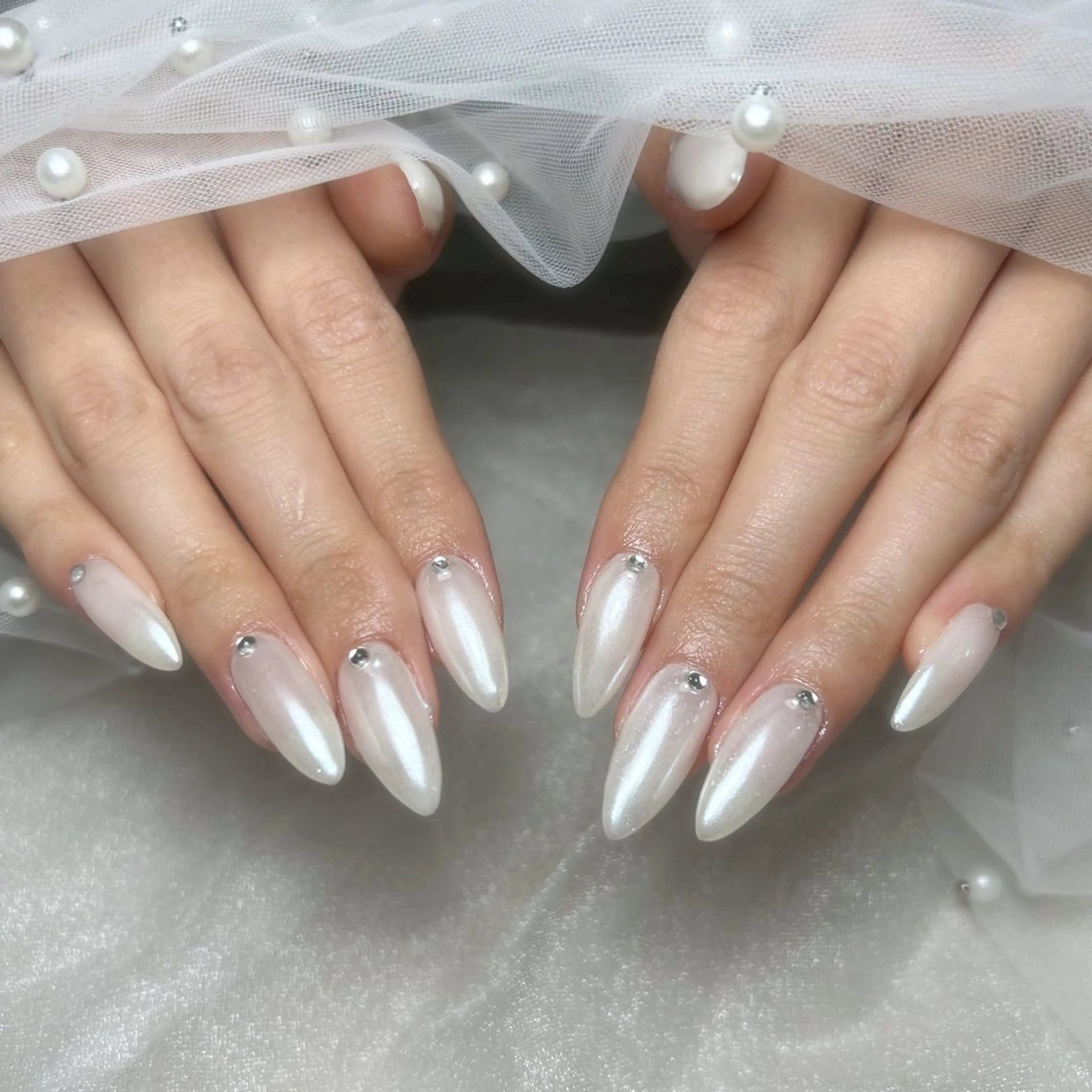 ネイル ミラーネイル ホワイト ハンドネイル La suzuran 上前津店 森本のネイルデザイン