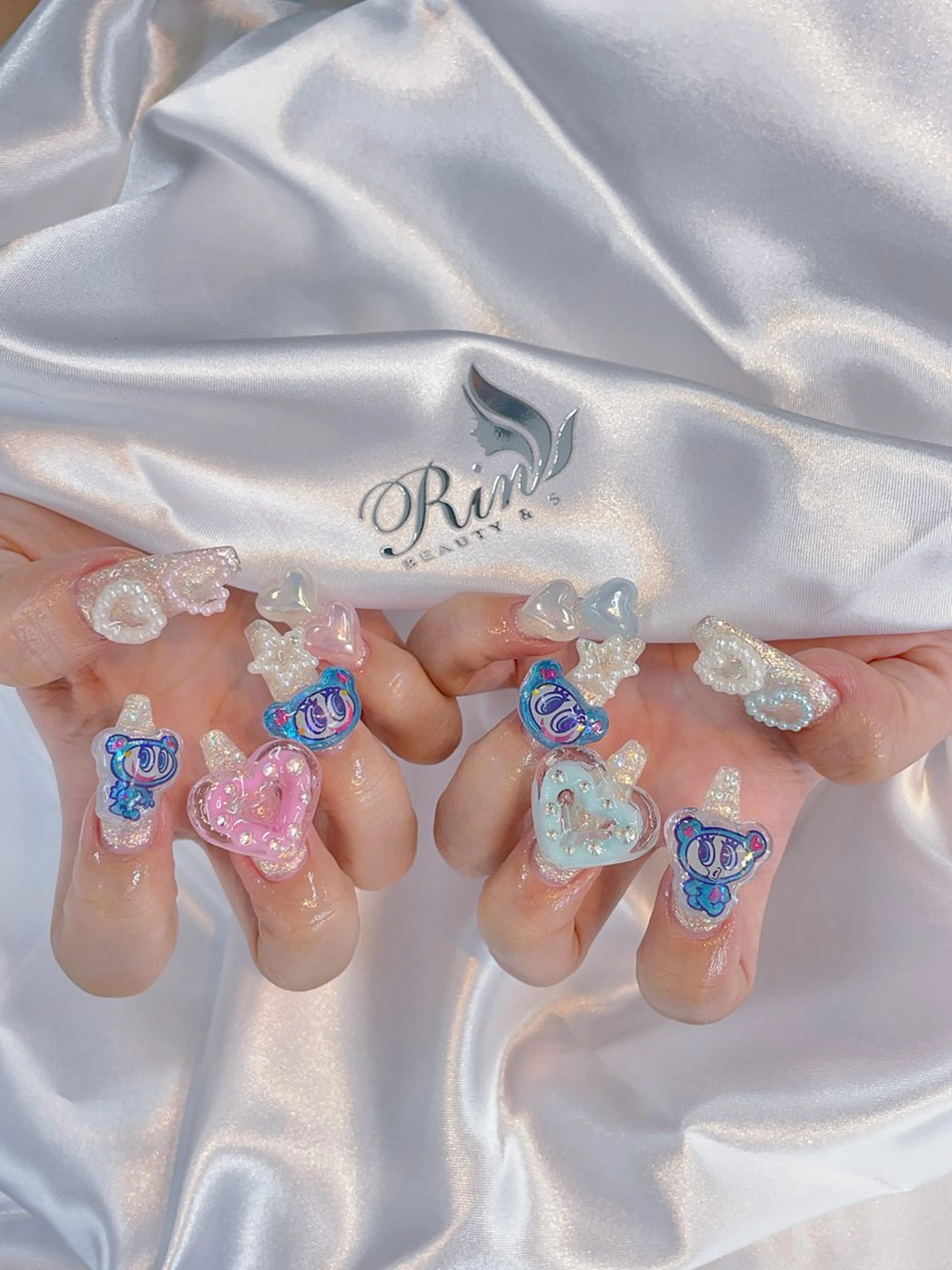 ネイル チークネイル フレンチネイル ガラスフレンチ グラデーション キラキラネイル ハンドネイル Rin Nail 新大久保店のネイルデザイン