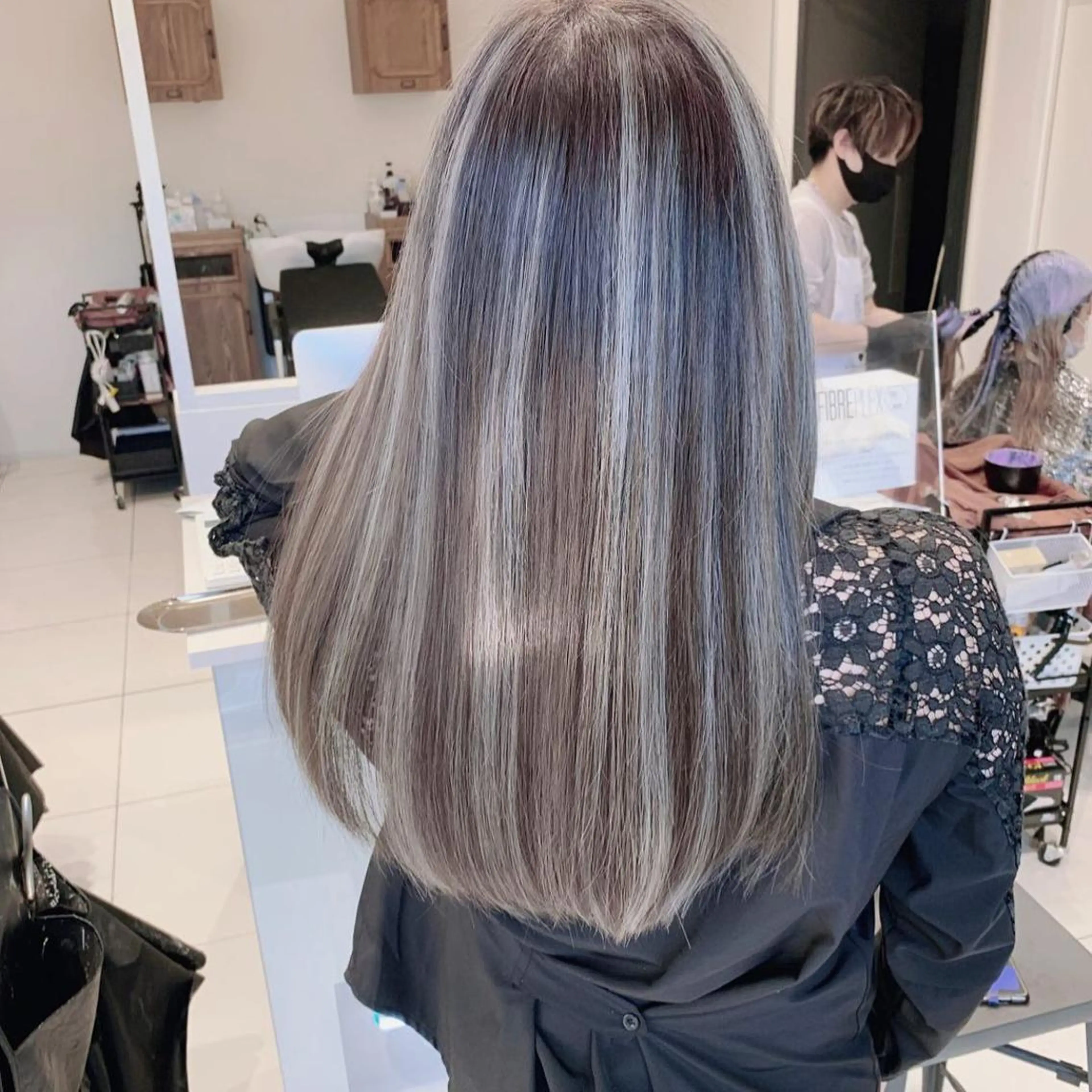 ロング カラー ブリーチ ケアブリーチ ハイライトカラー インナーカラー ハイライト ヘアカラー 福西 洋斗のヘアスタイル