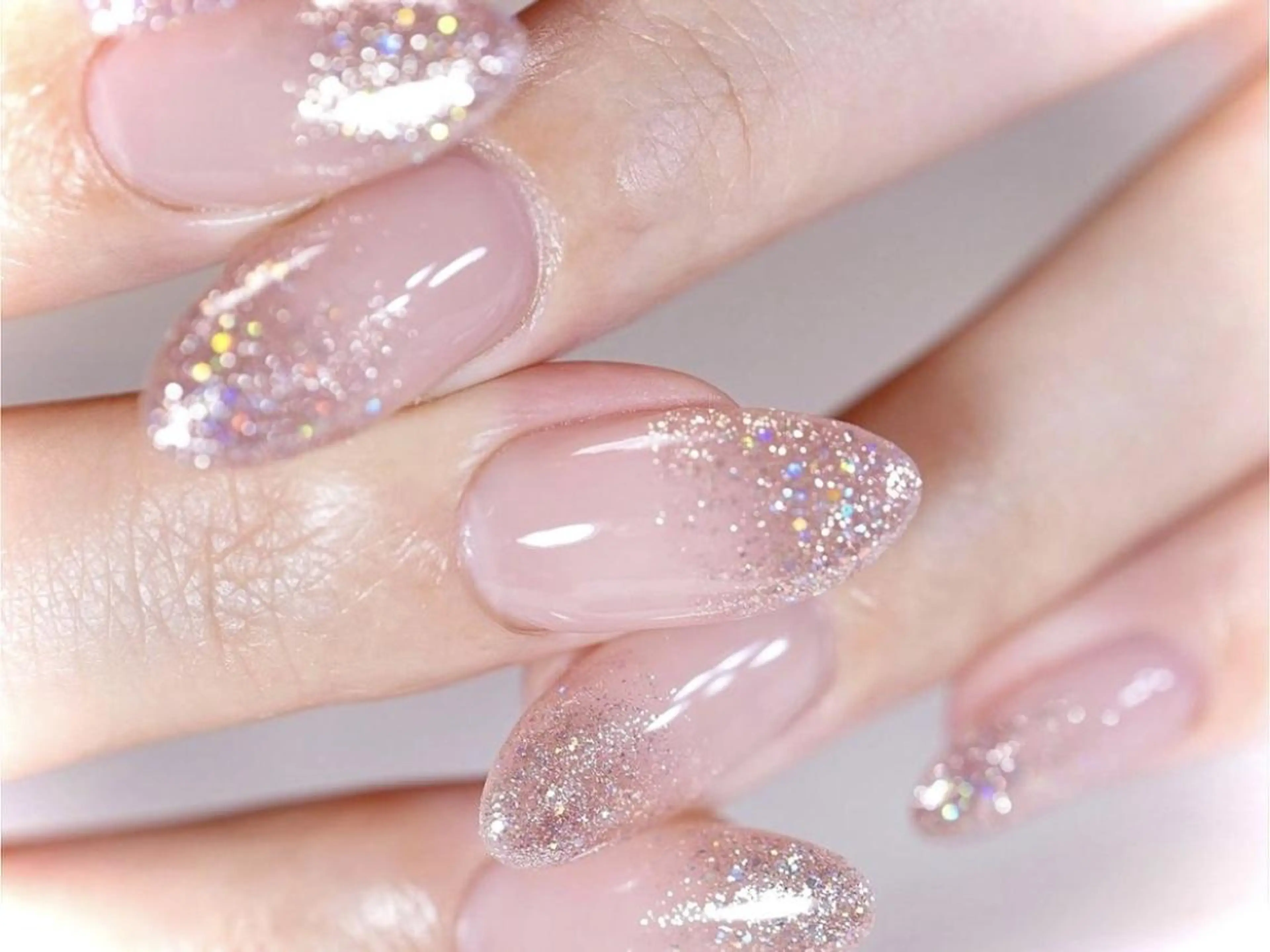 ネイル グラデーション キラキラネイル ラメ(グリッター) ラメグラデーション ハンドネイル anju🌷 𓂃𓈒𓏸︎︎︎︎のネイルデザイン