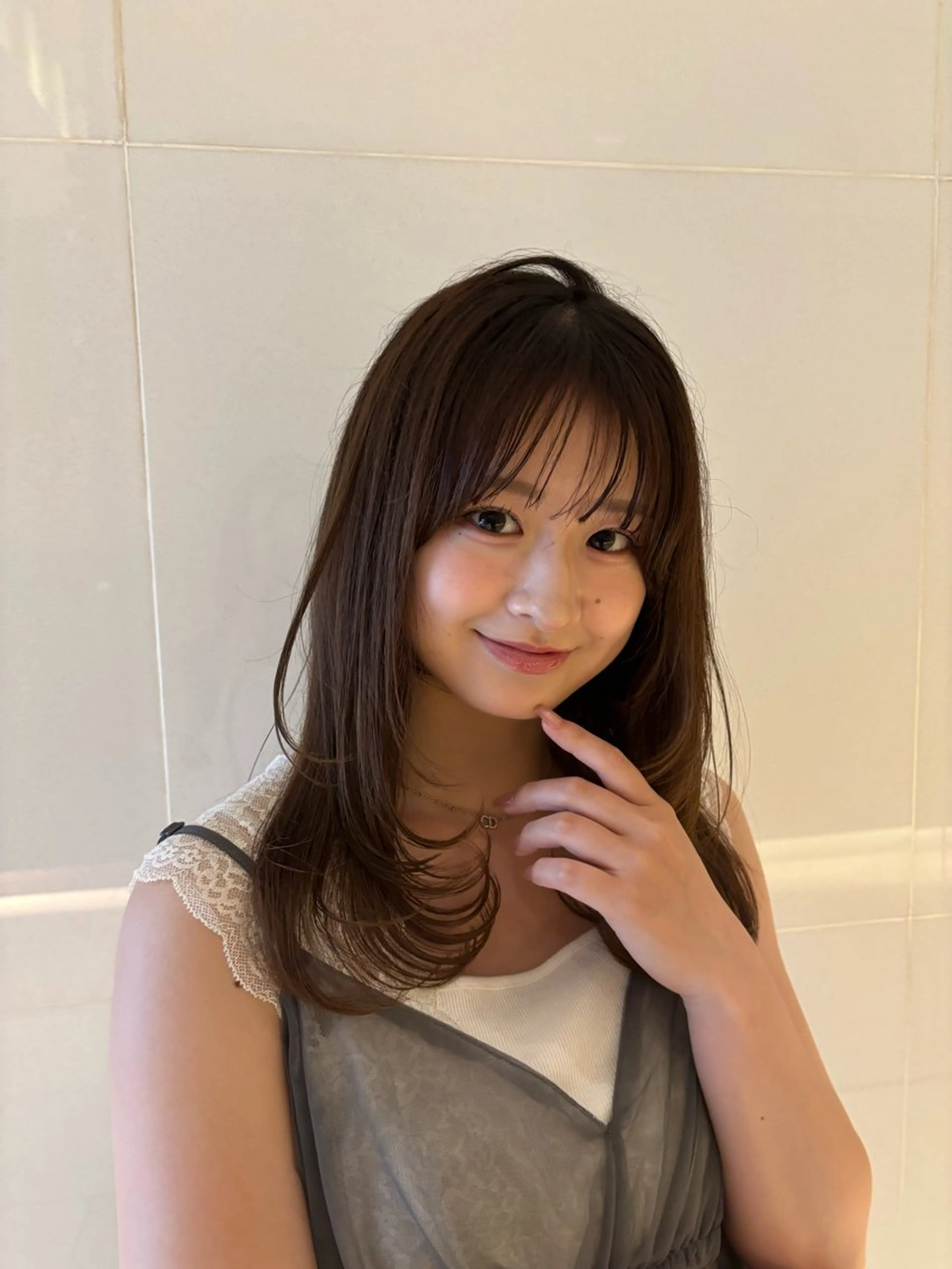 セミロング 顔まわりレイヤー 顔周りカット レイヤーカット カット ヘアカラー トリートメント Ayano‪‪🎀似 合わせ×透明感🎀のヘアスタイル