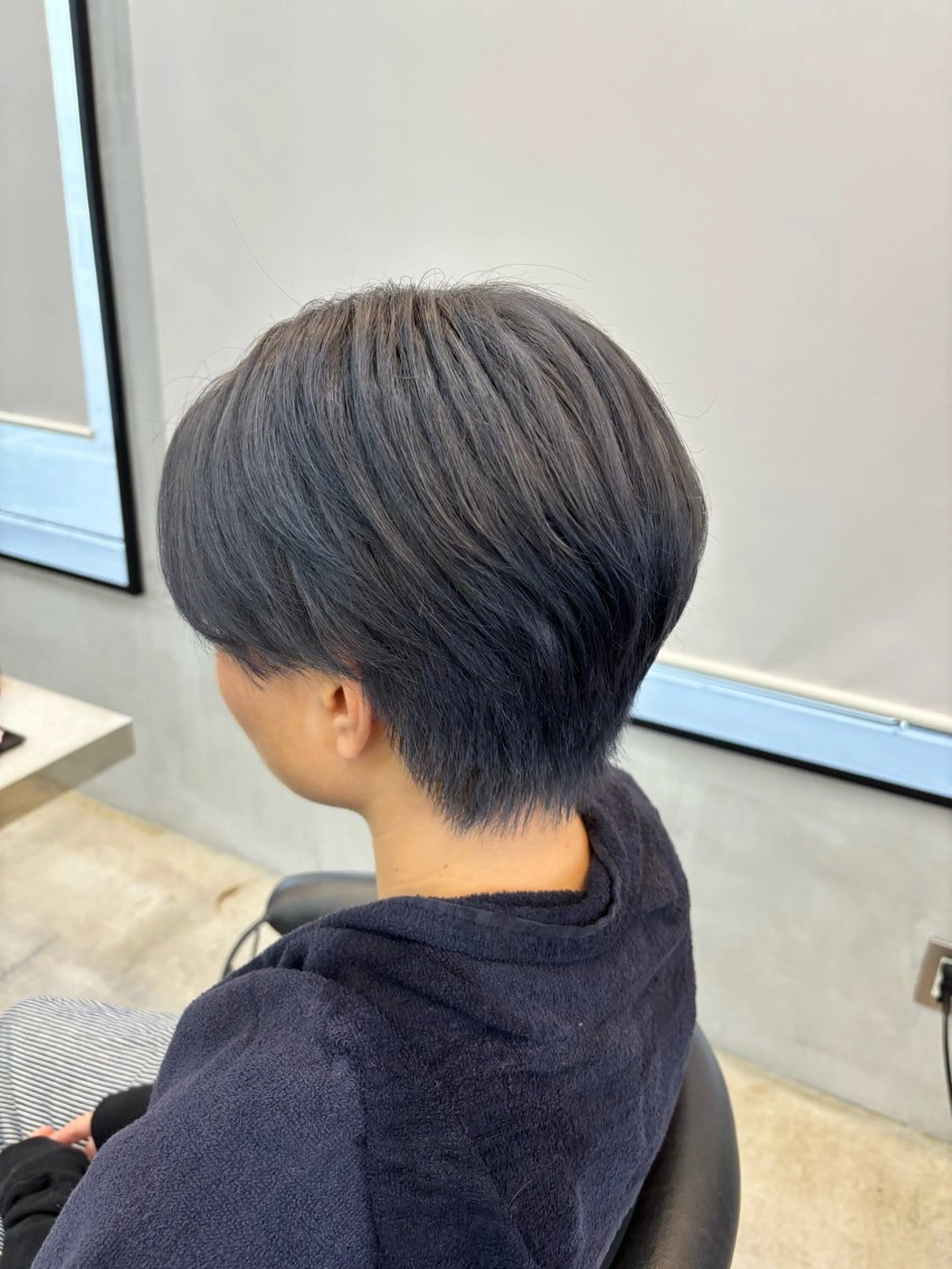 ショート カラー ブルーカラー シルバー 🌷艶感カラー🌷 富施　優花のヘアスタイル