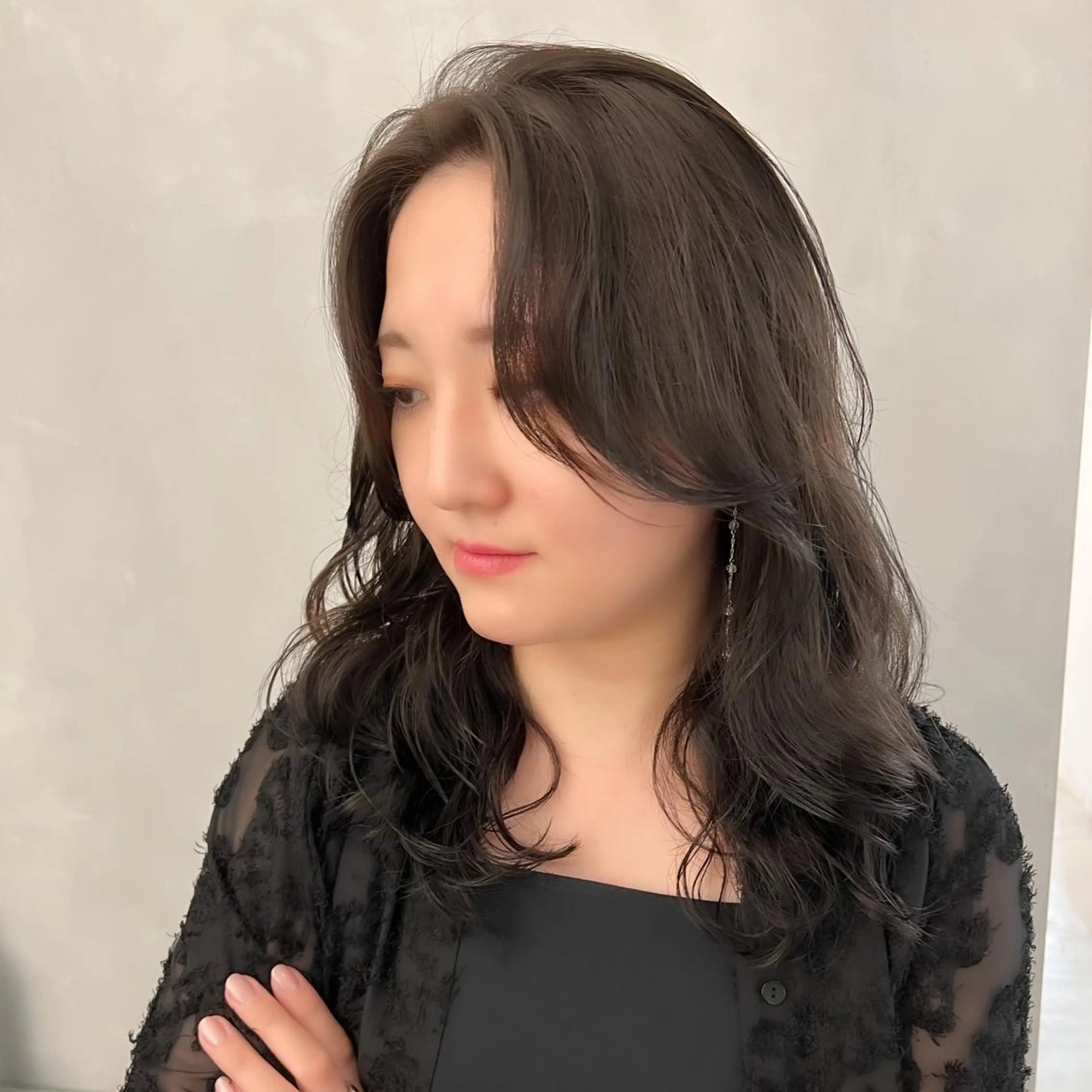 セミロング カラー パーマ セミロングパーマ アッシュ アッシュグレー アッシュグレージュ グレージュ カット レイヤーカットのプロ 大人ヘア宮森貴志のヘアスタイル