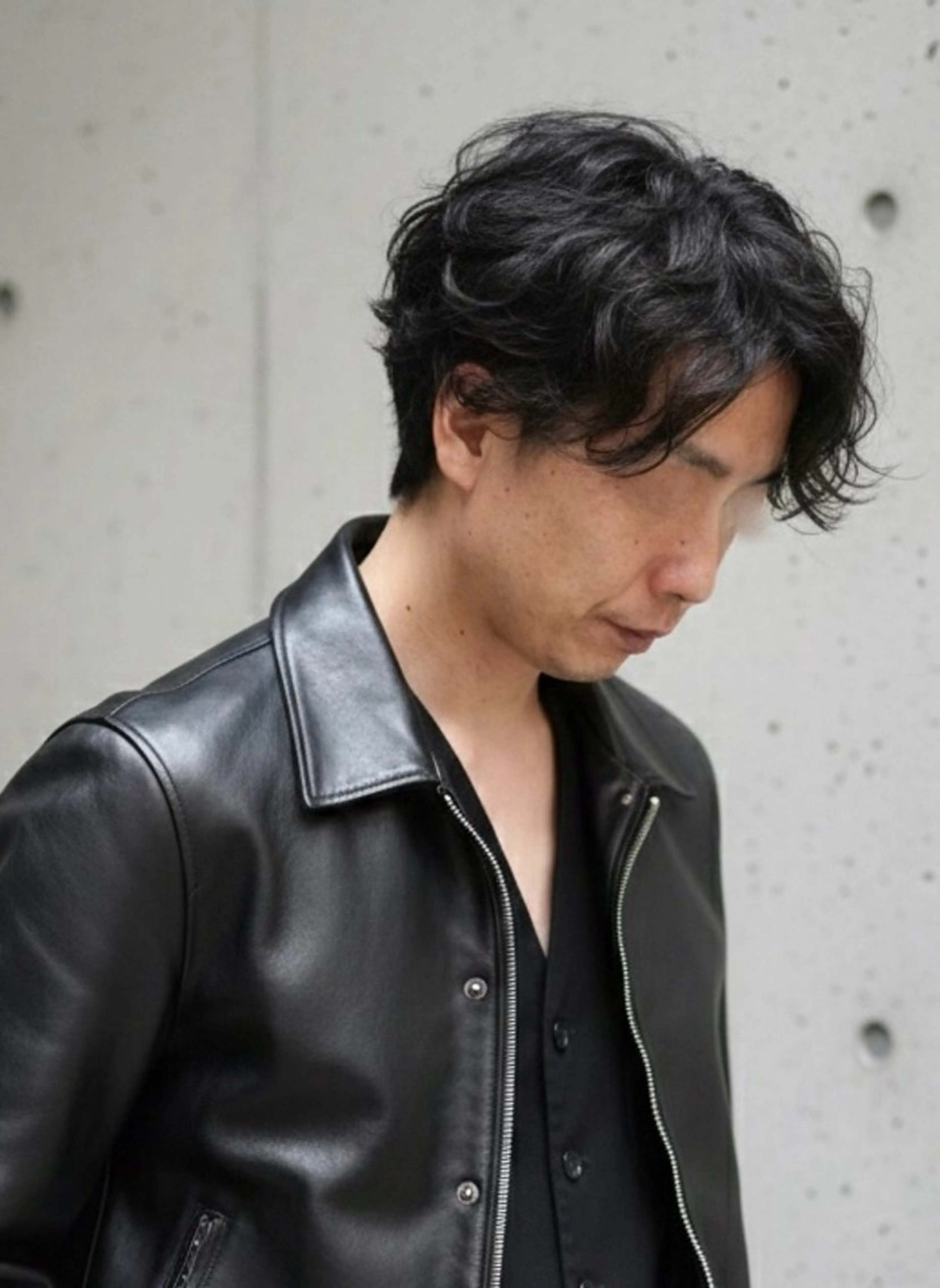 ショート パーマ メンズ センターパート メンズパーマ ツーブロック スパイラルパーマ カット パーマ 大人メンズパーマ /石川瑠青のヘアスタイル