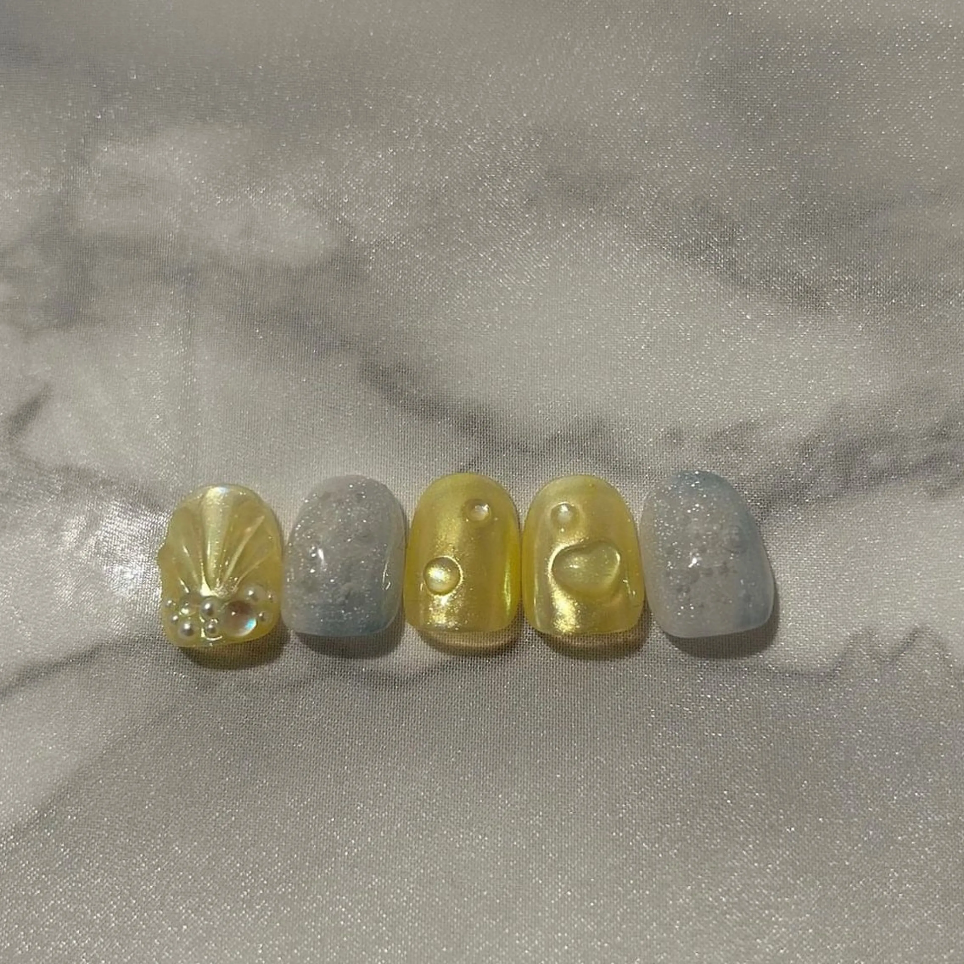 ネイル ブルー フレンチネイル ガーリー ハート 韓国ネイル ハンドネイル ハンドケア lyly.nail所属・lylynail YUUKAのネイルデザイン