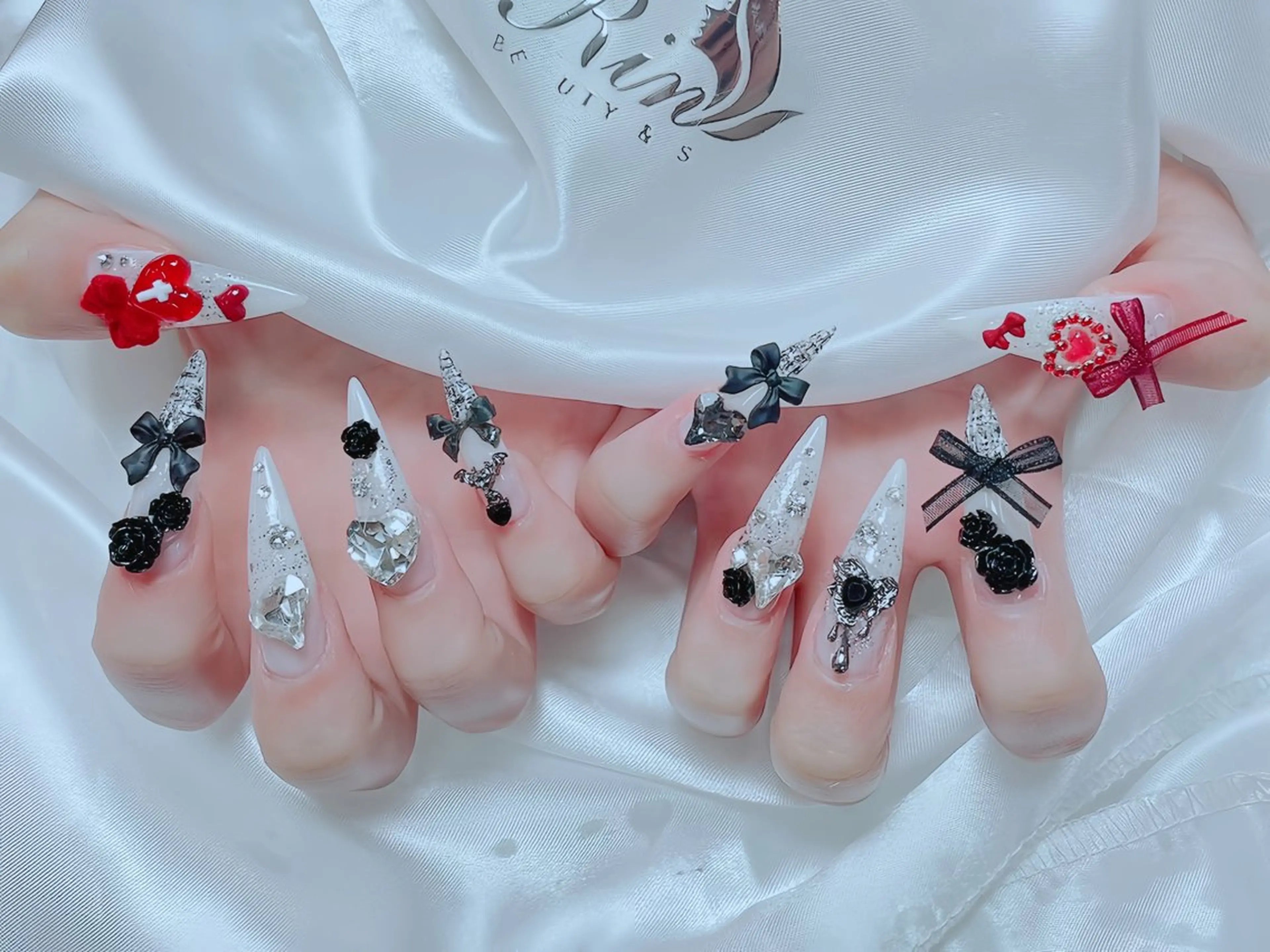ネイル アニマル柄 ボルドー ブラウン チークネイル フレンチネイル ハンドネイル Rin Nail 新大久保店のネイルデザイン