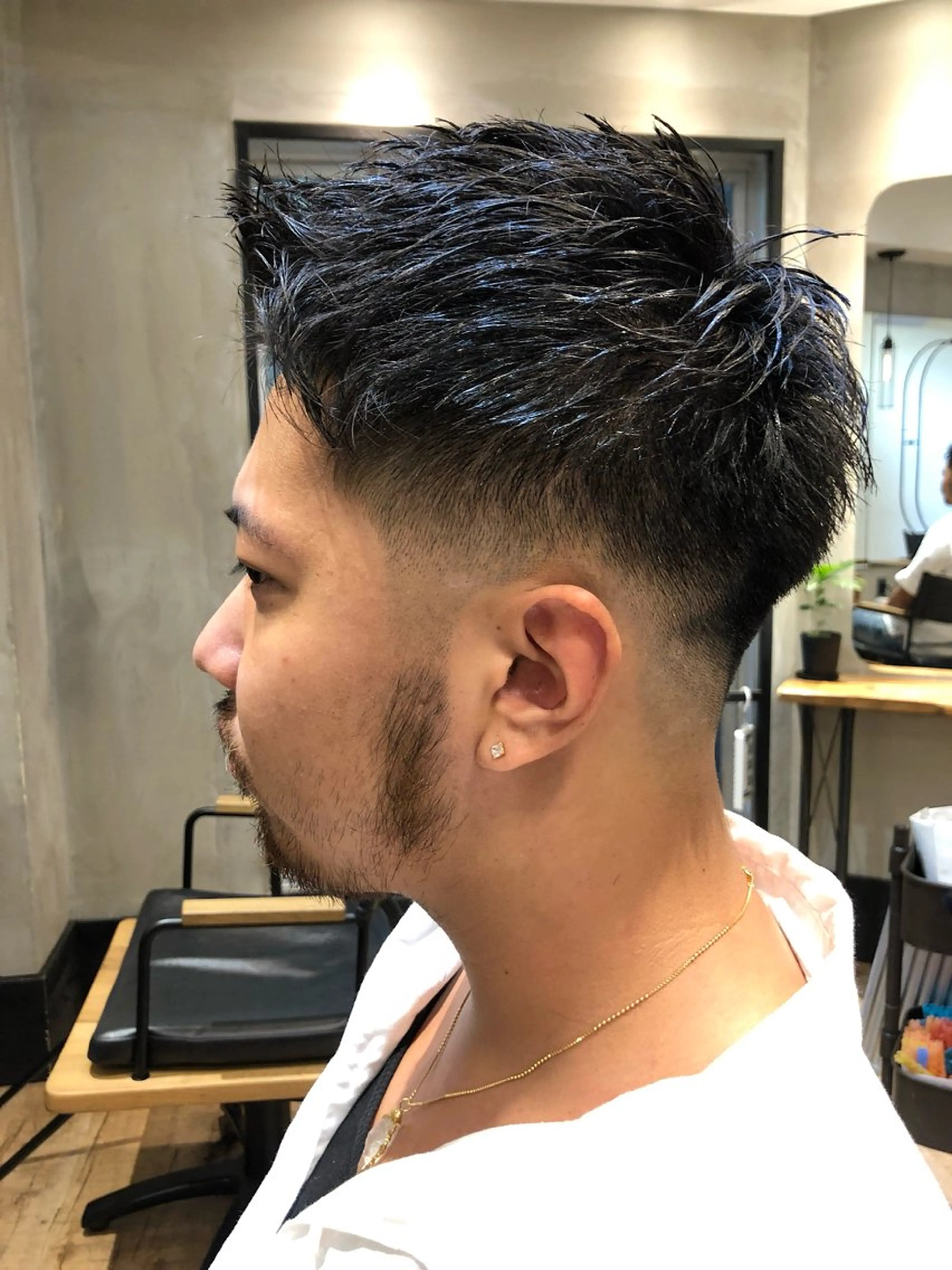 ショート パーマ メンズ ビジネス センターパート フェードカット フェザーパーマ メンズ韓国風 カット パーマ トリートメント lana hair 新宿髪質改善トリートメント新宿三丁目【ラナヘアー】所属・新宿メンズ専門 モテ清潔感パーマ特化のヘアスタイル