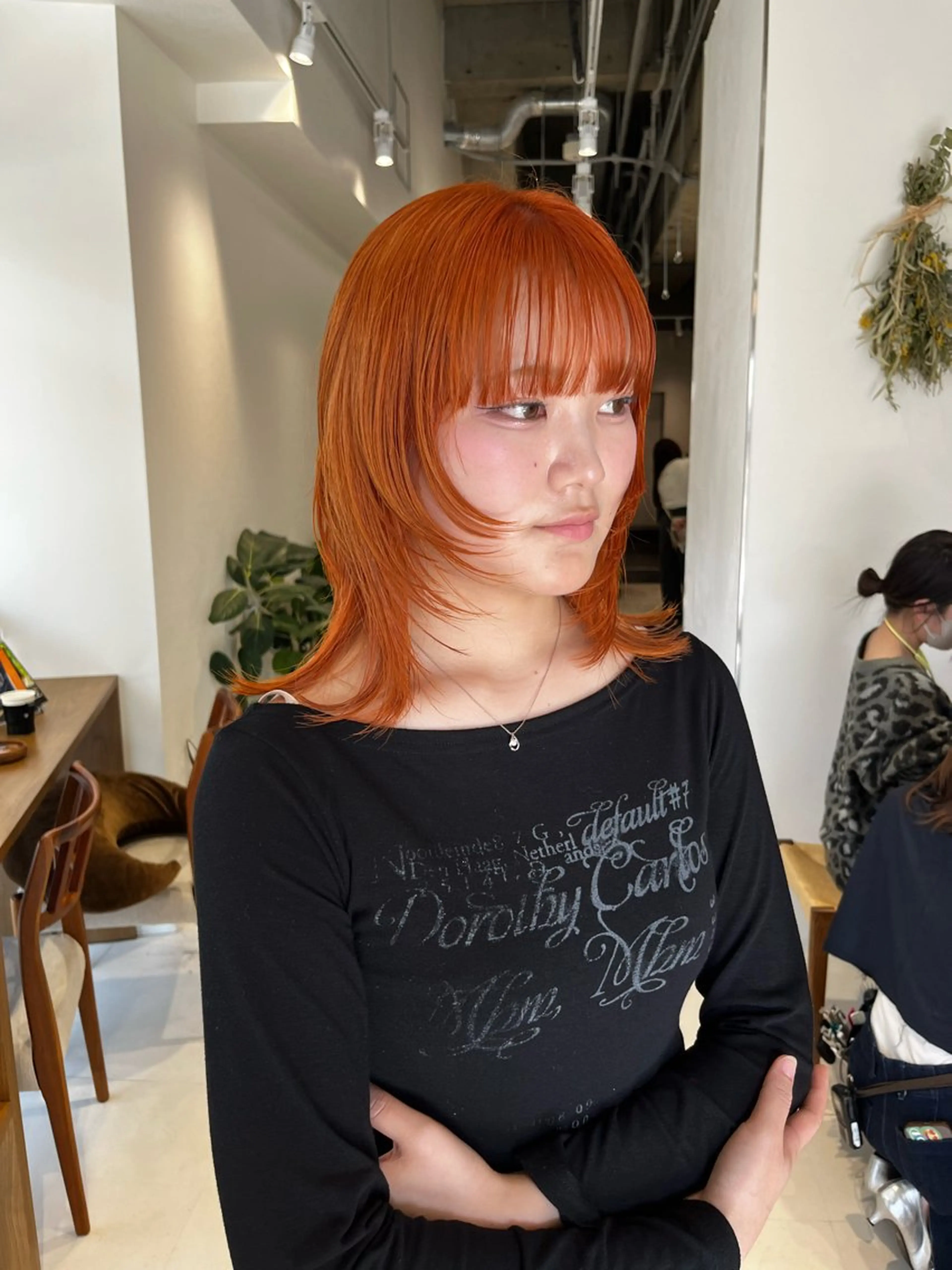 ミディアム カラー オレンジ 顔まわりレイヤー ハッシュカット レイヤーカット カット ヘアカラー トリートメント レイヤーカット/ブラ ウンカラー/河野凜のヘアスタイル