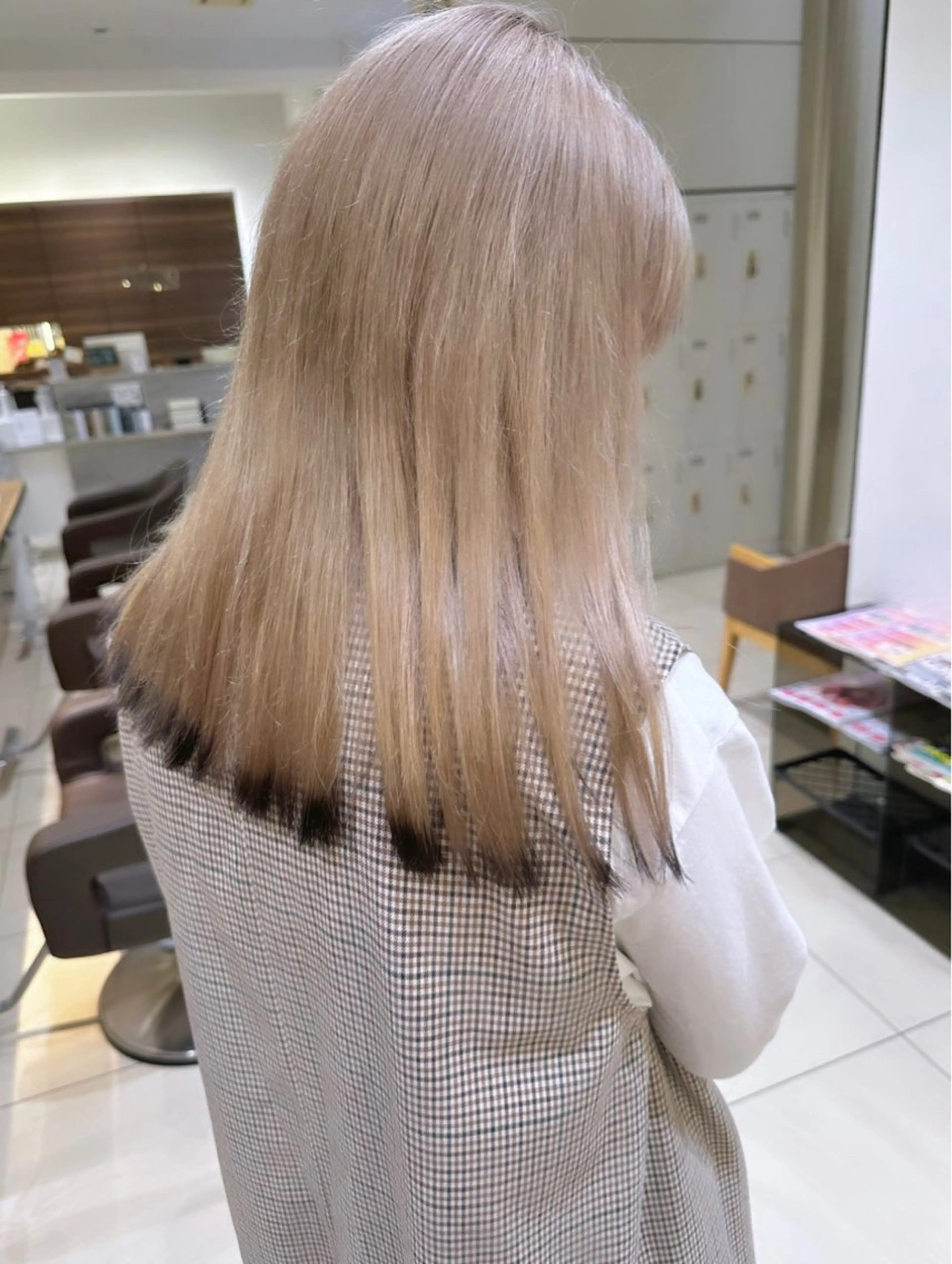 セミロング カラー ヘアカラー エクステ/ハイトーン /インナー礒野朱里のヘアスタイル