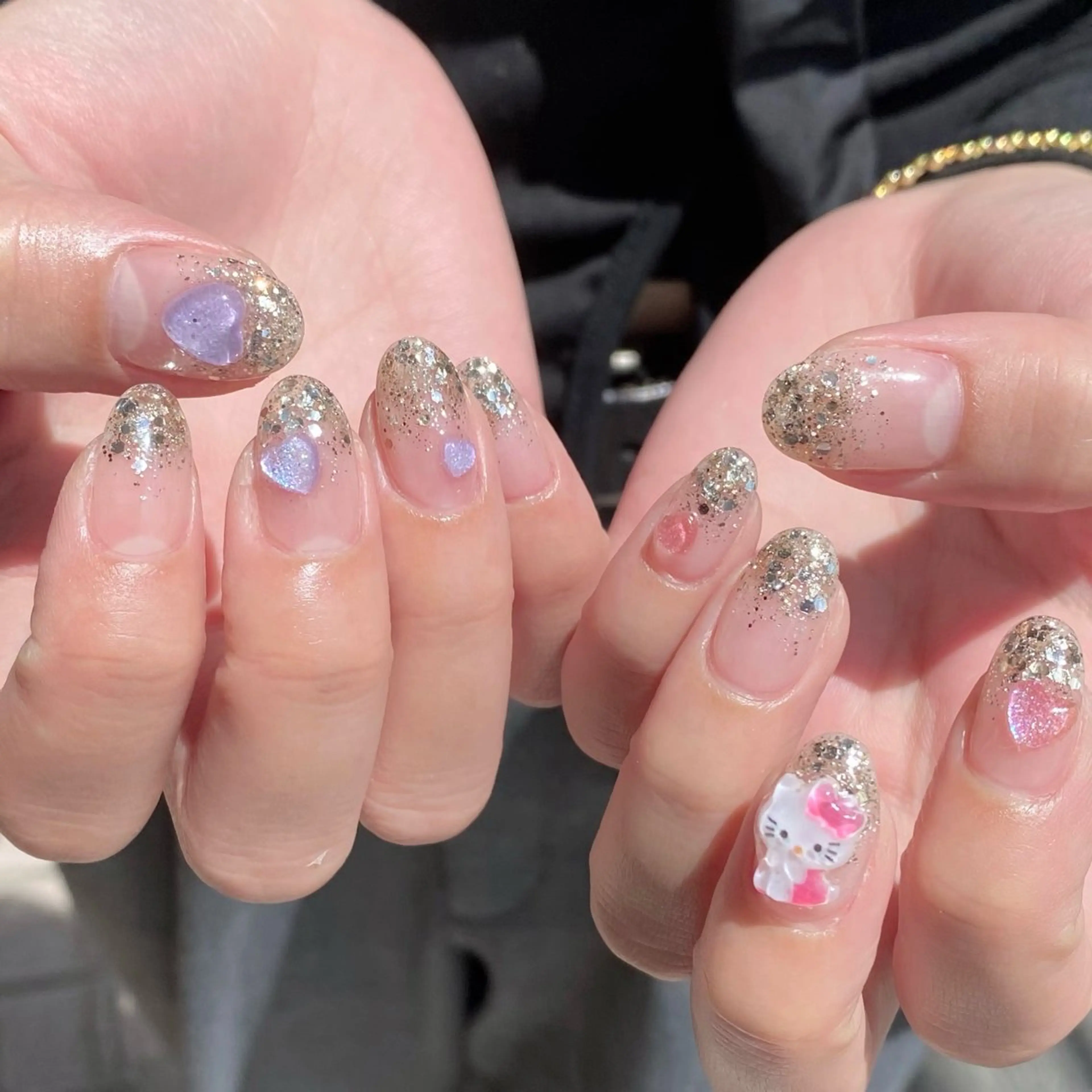 ネイル ゴールド グラデーション ハート ラメ(グリッター) ラメグラデーション ハンドネイル ハンドケア 🫧RaLa ⭐︎AYAKA🫧のネイルデザイン