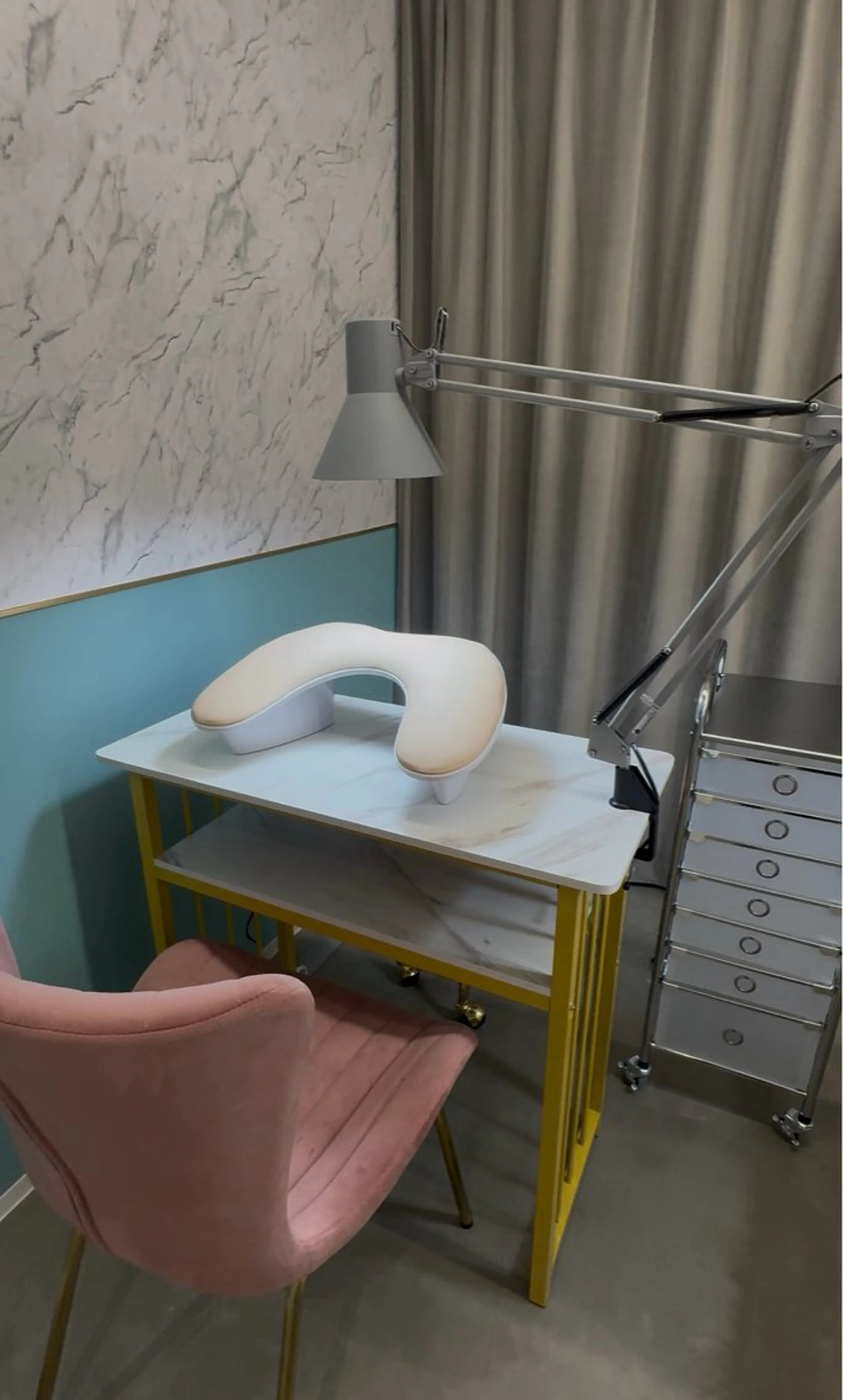 KARIN🍓🐯 ￤心斎橋のネイルデザイン