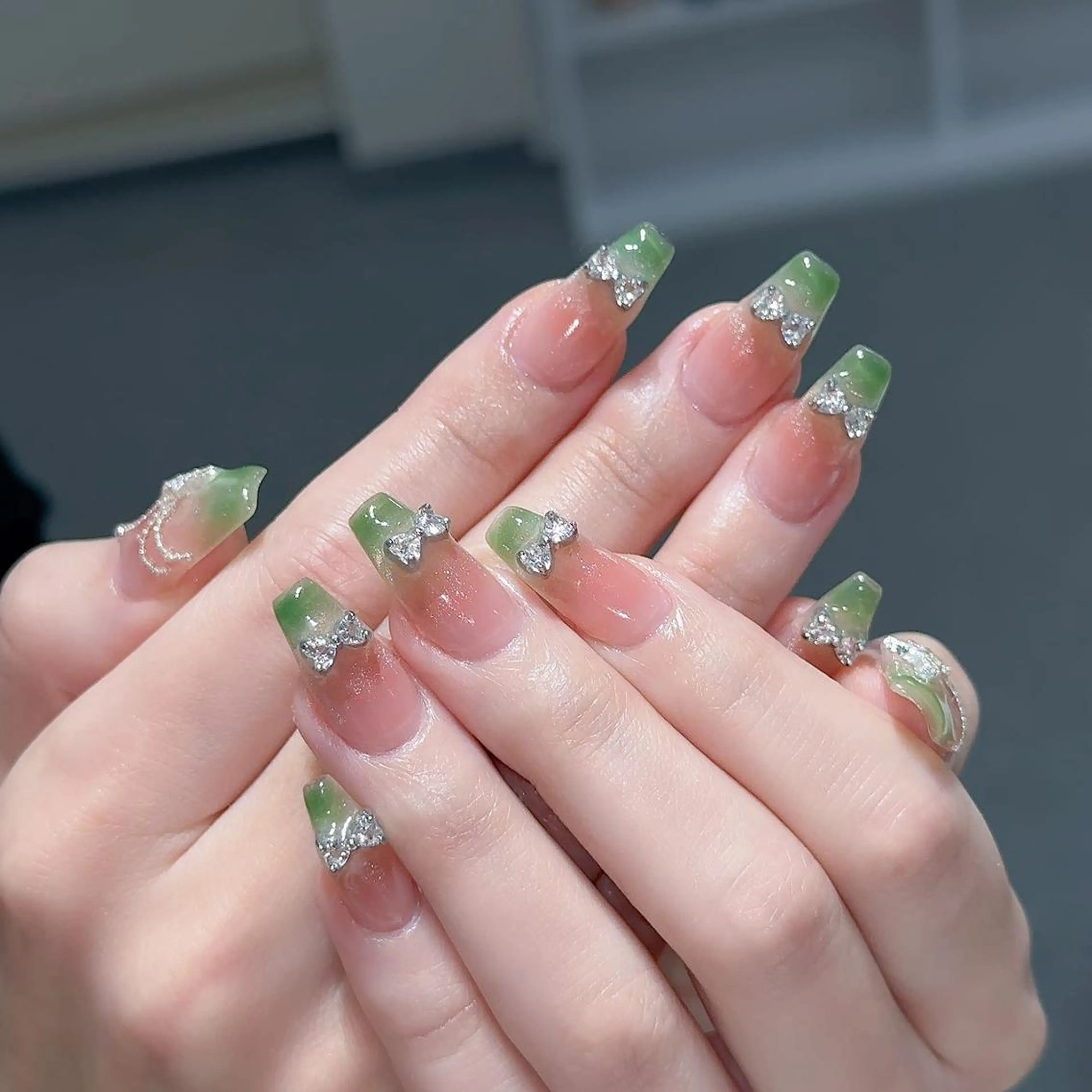 ネイル ハンドネイル Queens テイのネイルデザイン