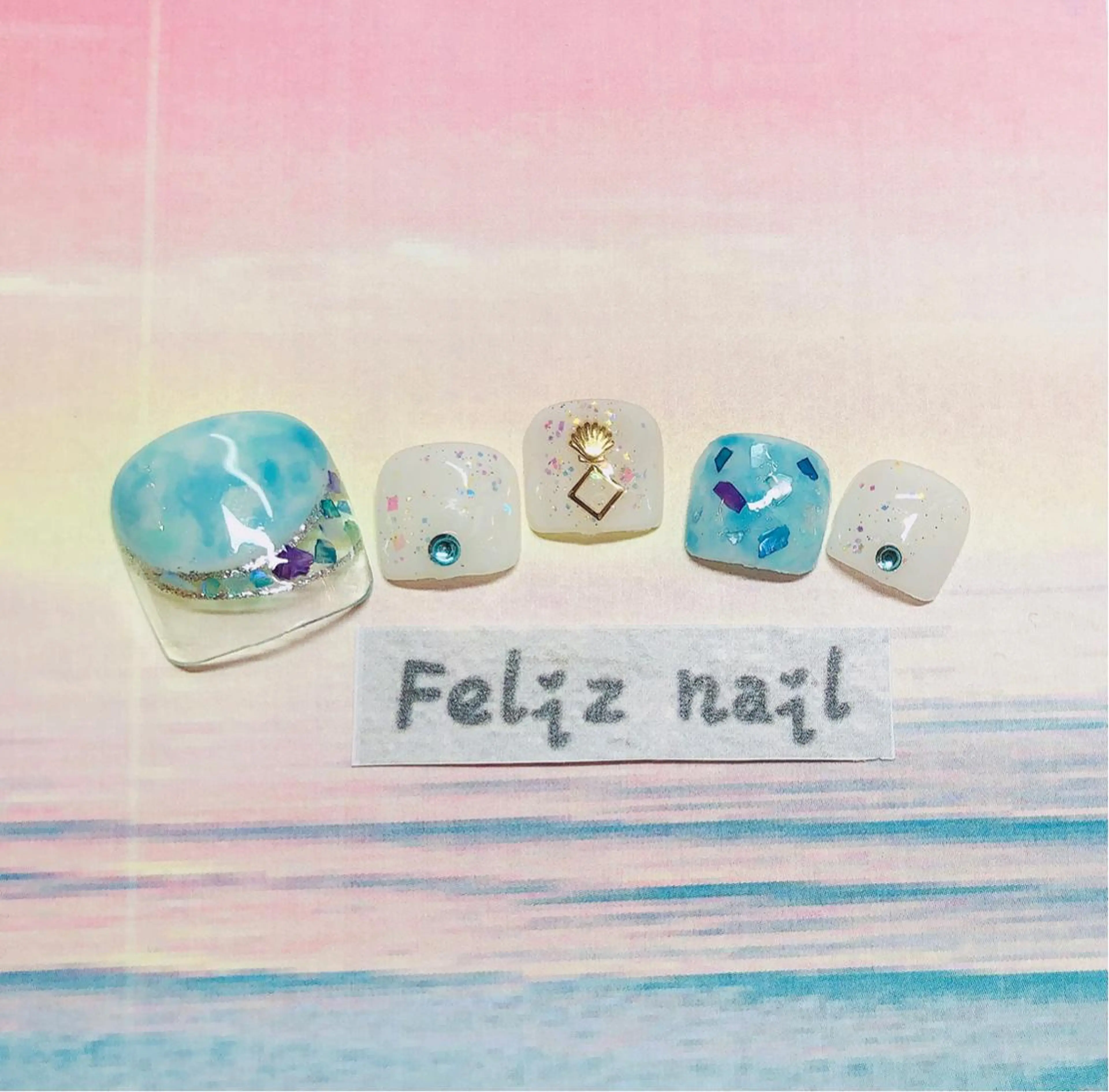 ネイル ブルー フットネイル ジェルネイル キラキラネイル パラジェル フットネイル ユキカ （ネイリスト）のネイルデザイン