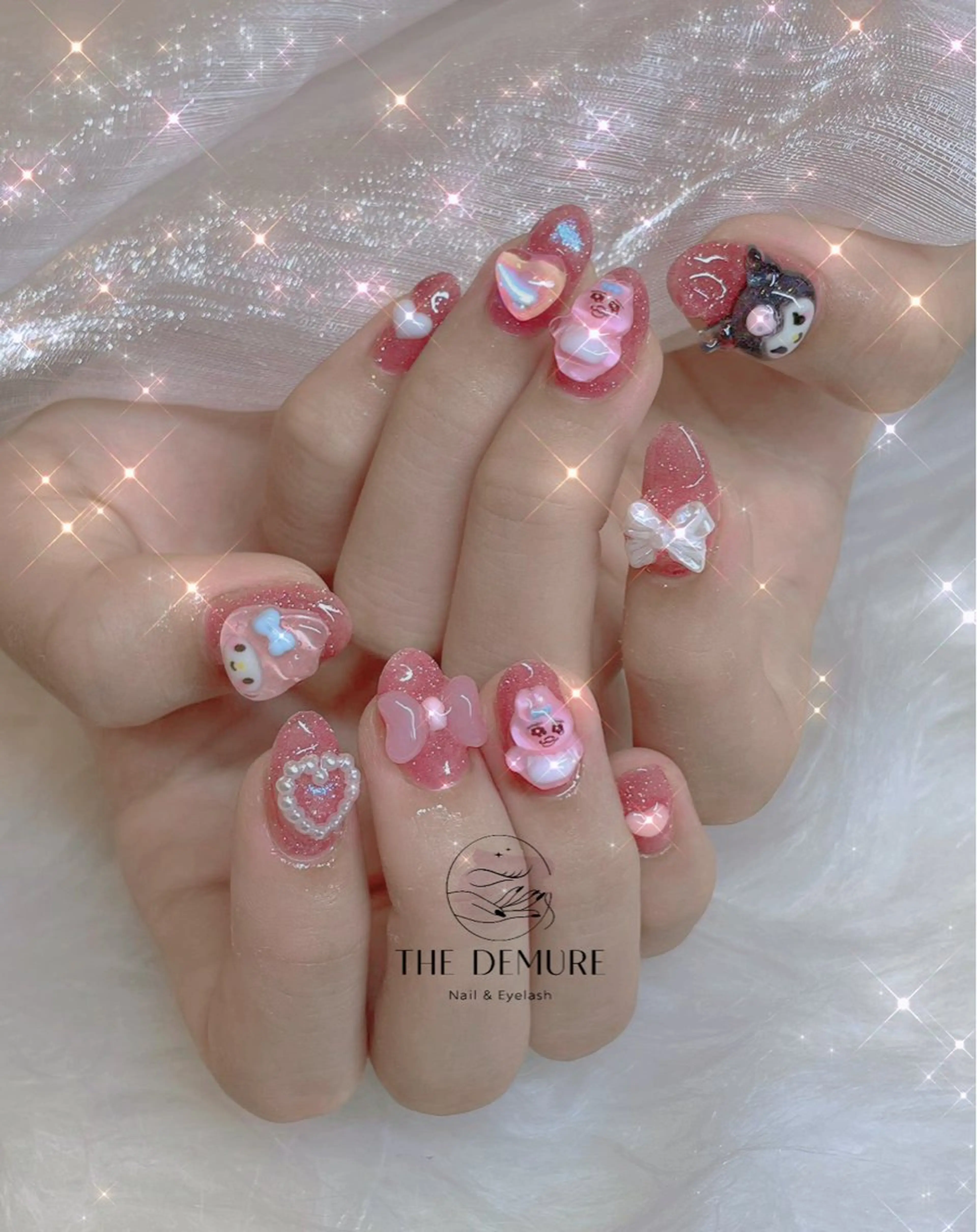 ネイル アートネイル キラキラネイル 韓国ネイル 水色 ロングネイル ハンドネイル ハンドケア Demure Momo銀座店のネイルデザイン