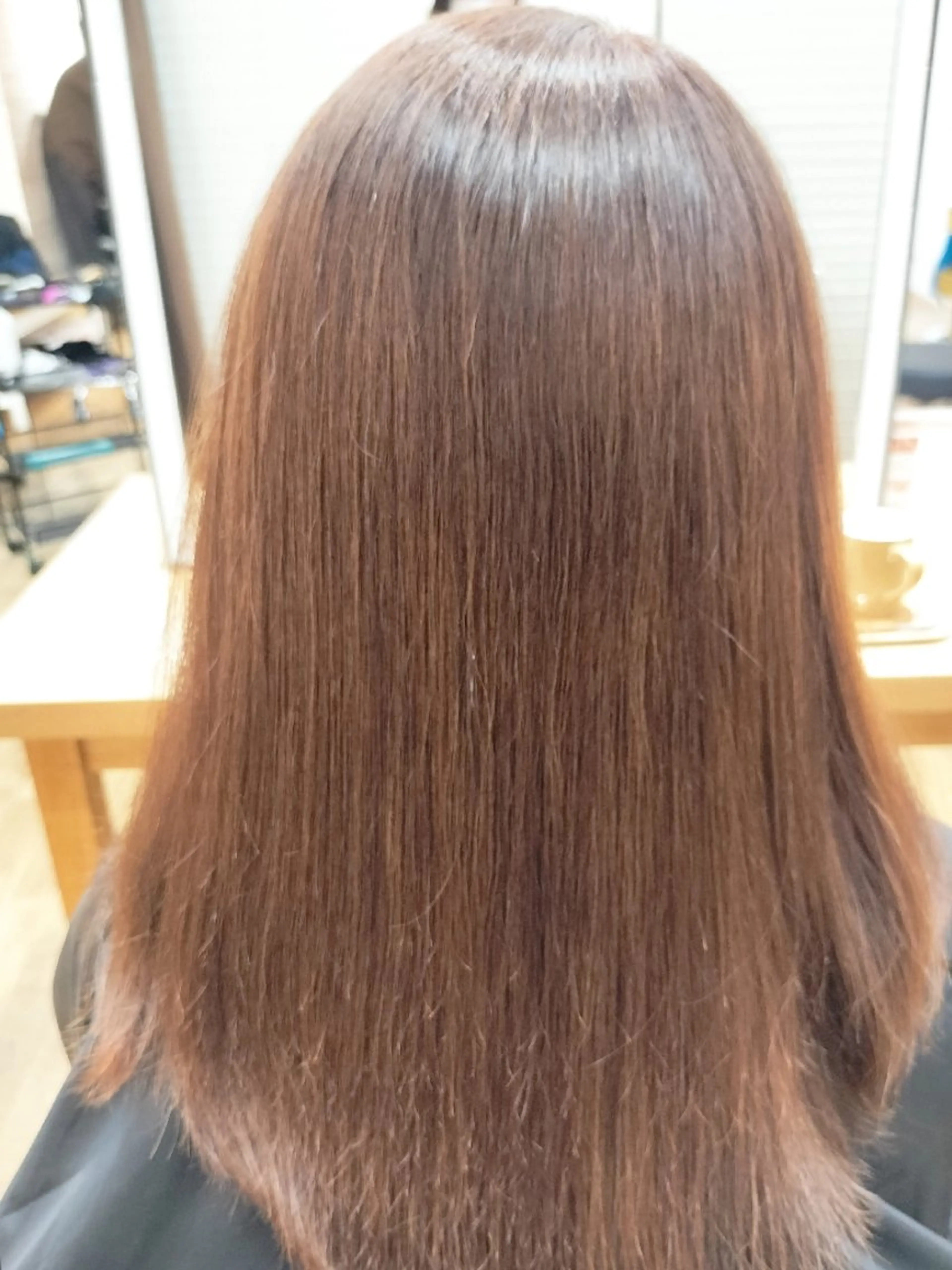 セミロング ヘアカラー ほんま ひろみのヘアスタイル