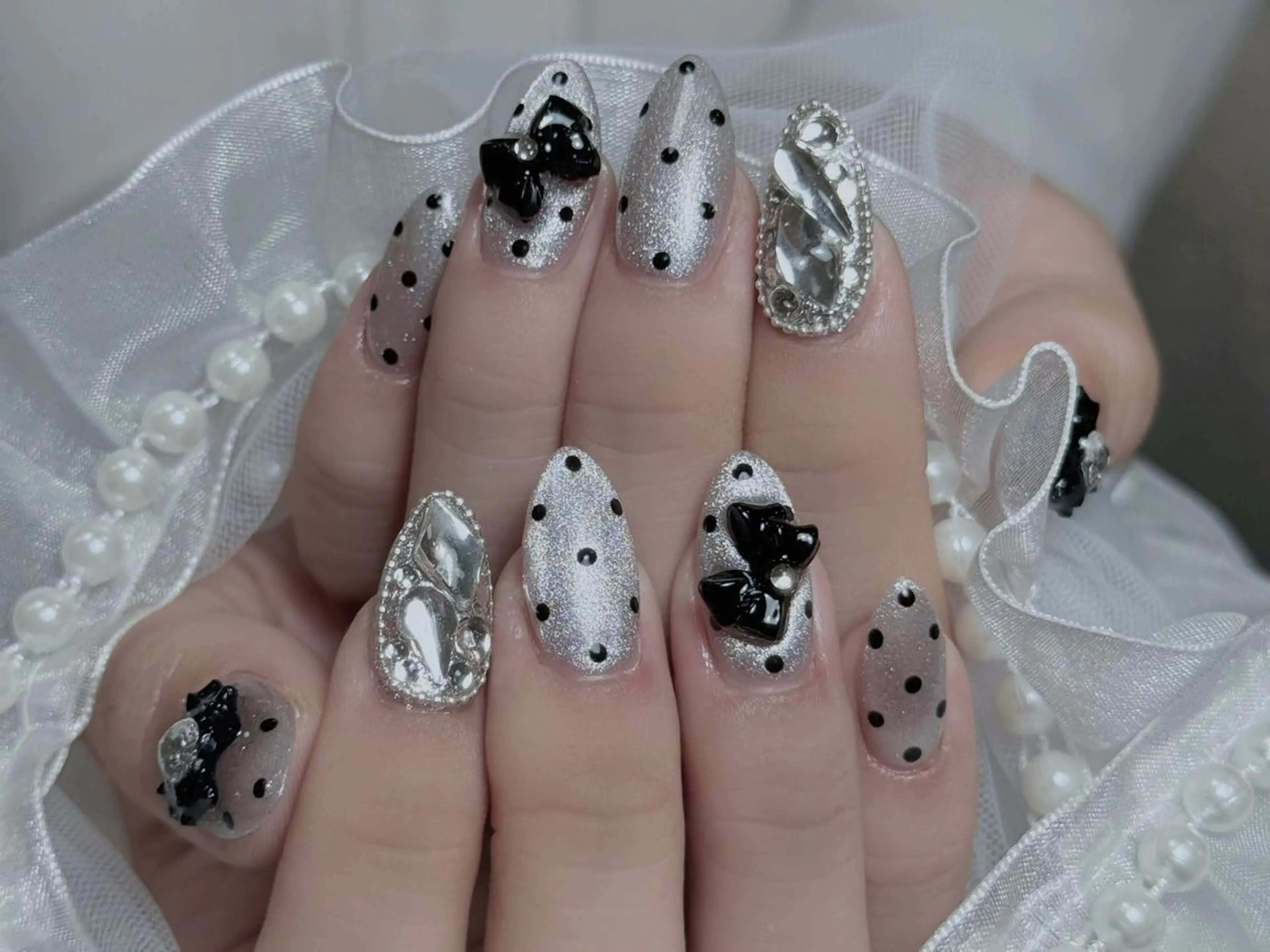 ネイル ボルドー ブラウン チークネイル ドット フットネイル Julli NailStudioのネイルデザイン