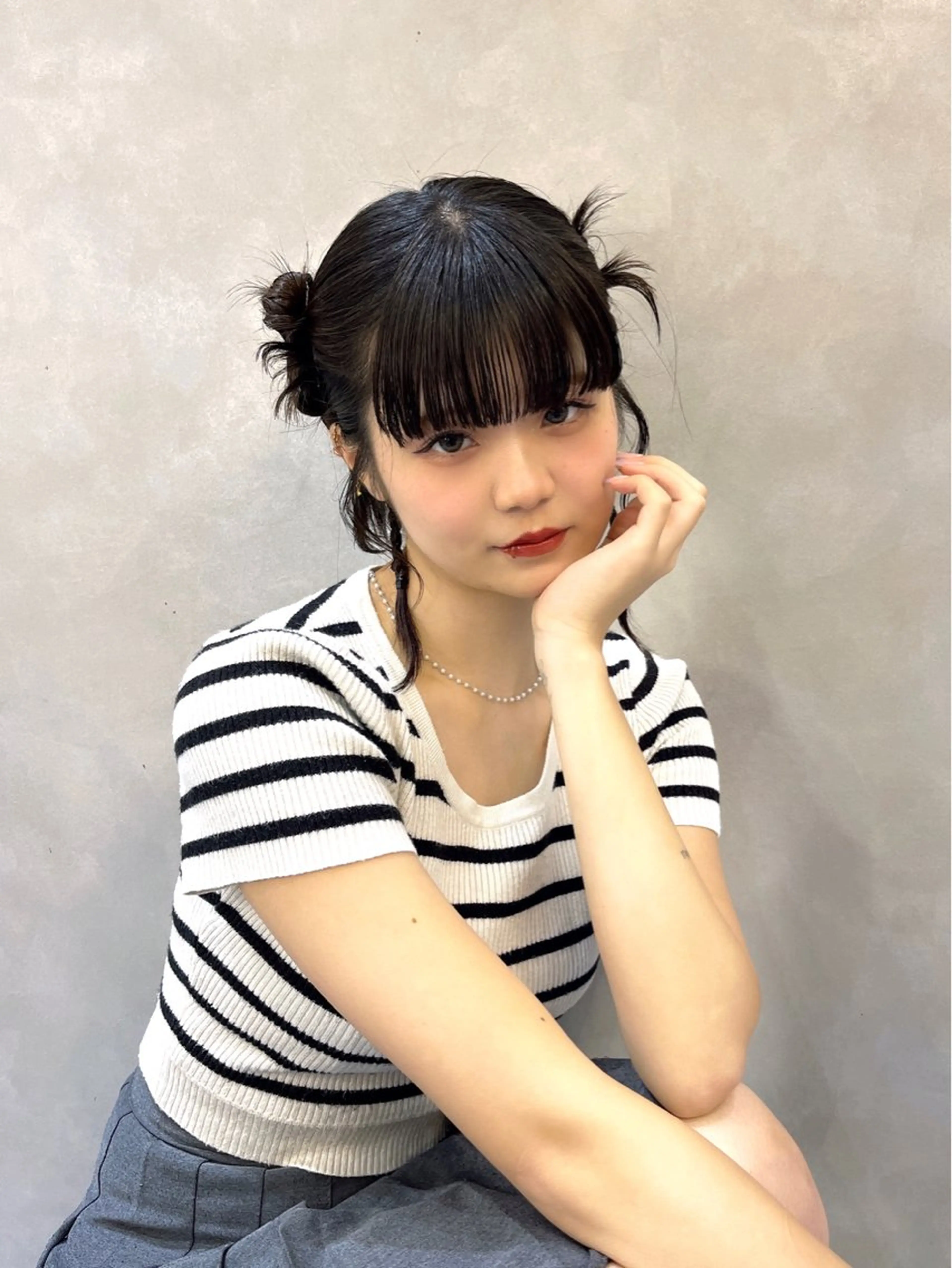 ミディアム ヘアアレンジ 成人式 ヘアセット このか🕊️ベージュ /グレージュ/カットのヘアスタイル