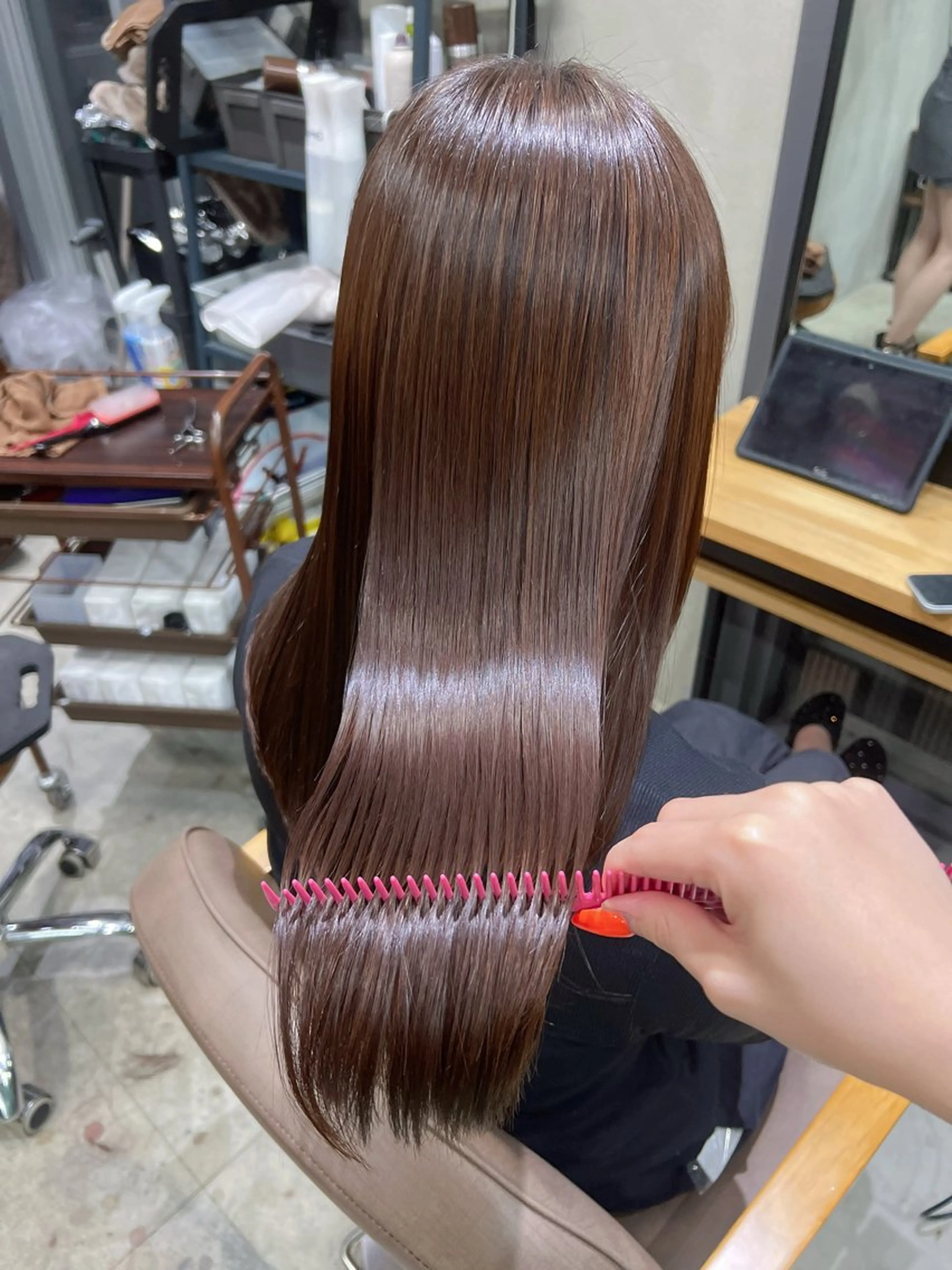 セミロング セミロングパーマ ボブ 顔周りカット 縮毛矯正 YUI ハイトーンカラーのヘアスタイル