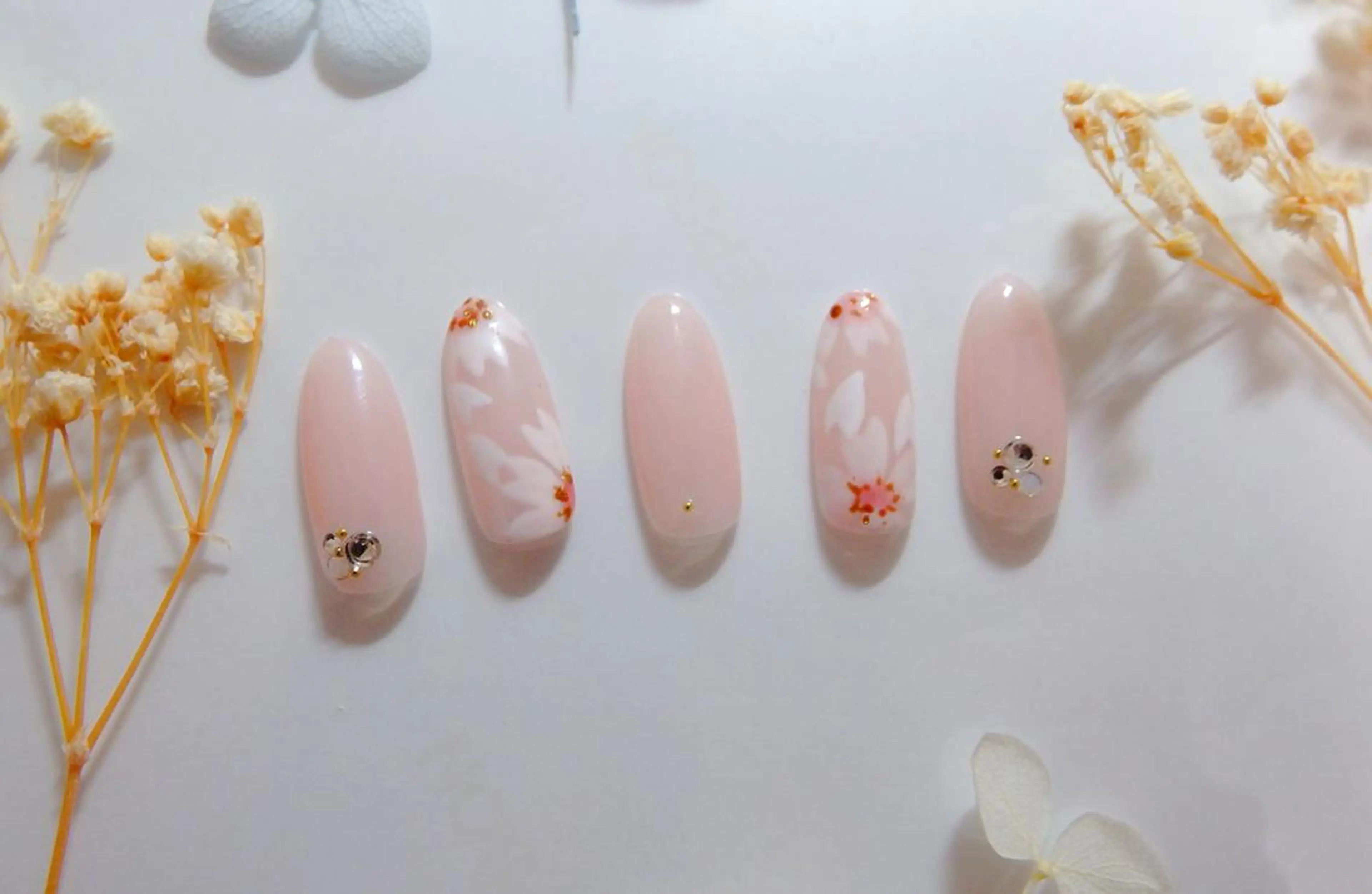 ネイル AB マツエクネイルサロンのネイルデザイン