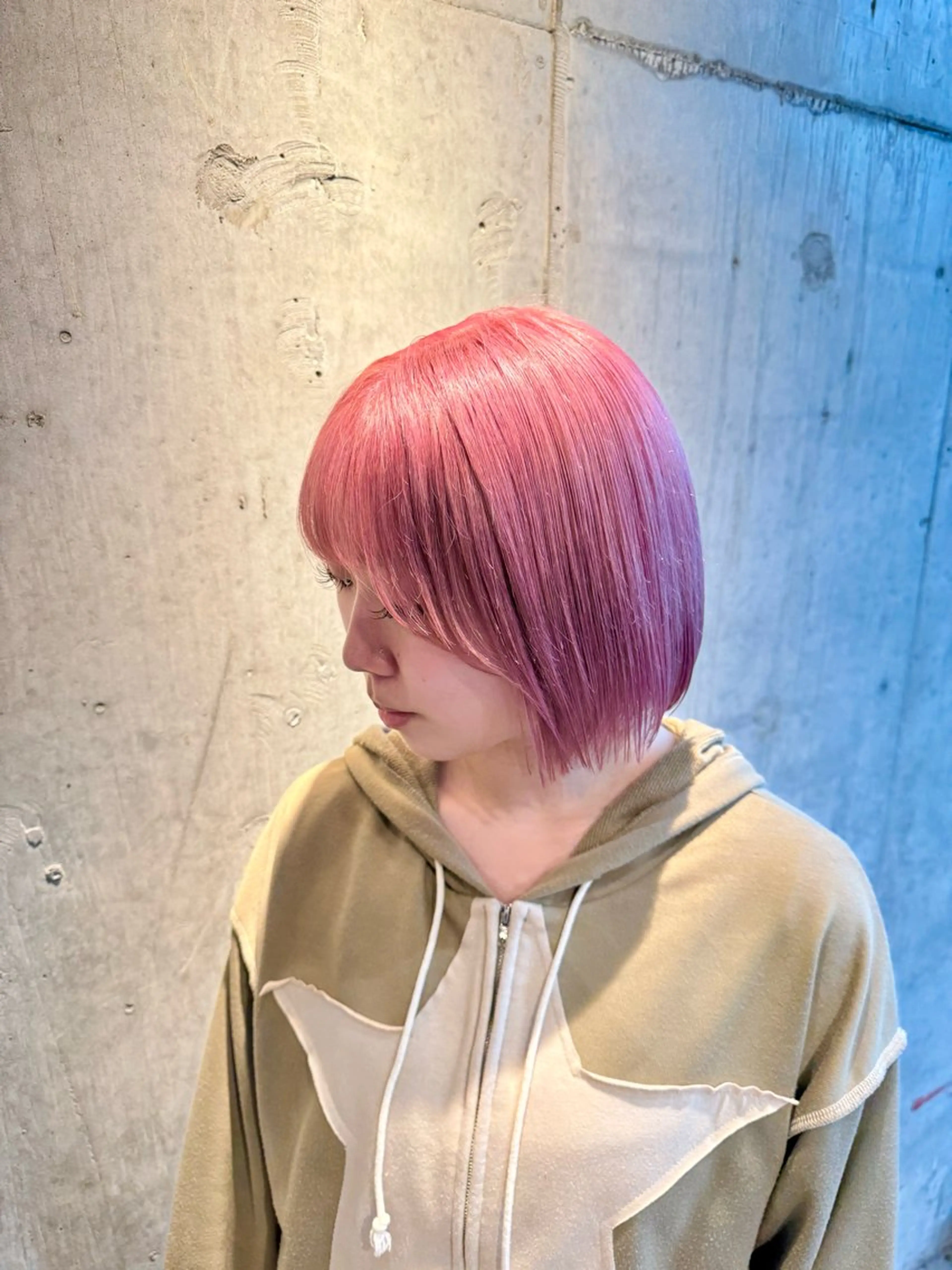 ショート ヘアカラー トリートメント 🦁ブリーチカラー 💎紫音のヘアスタイル