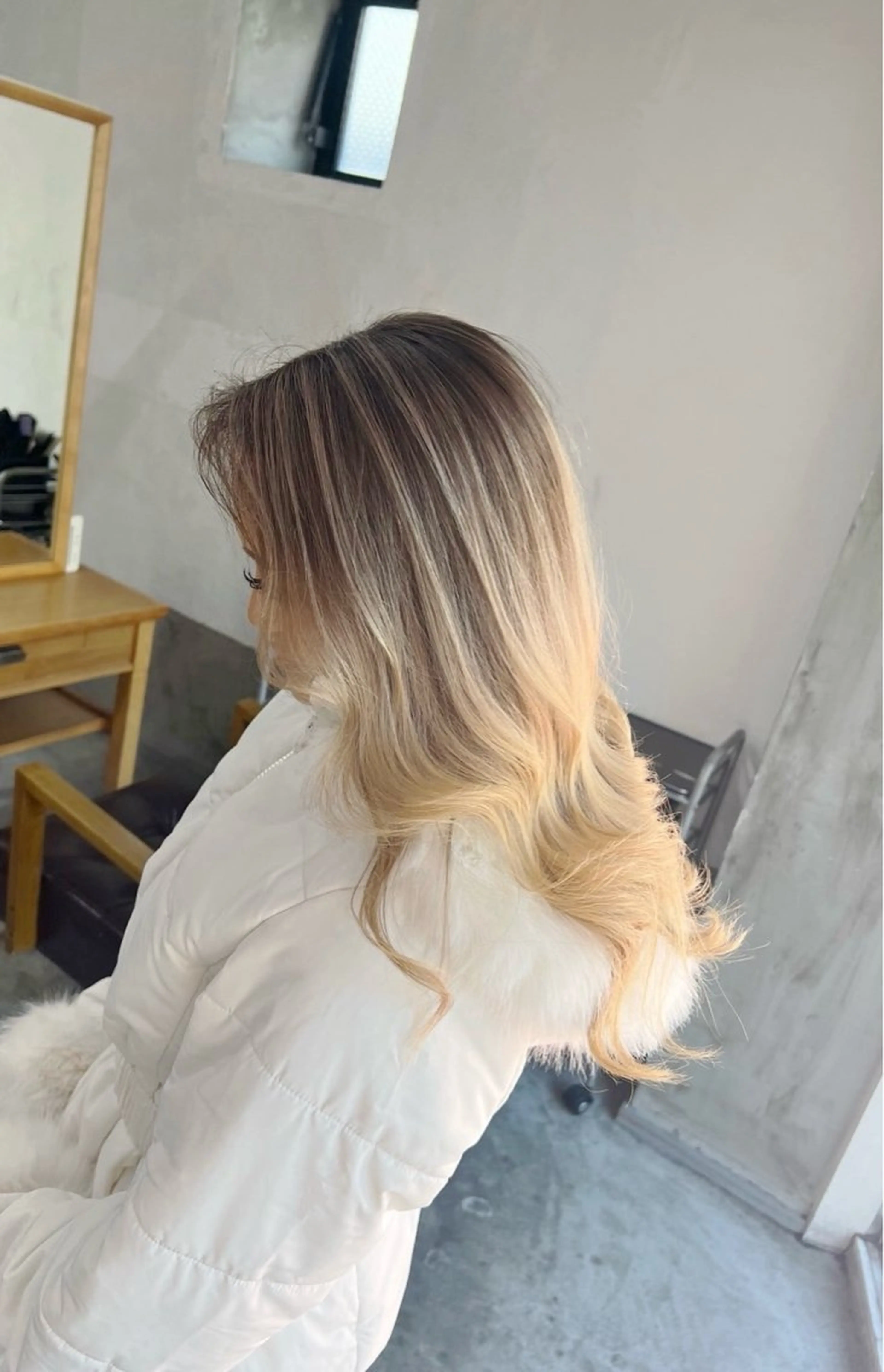 ロング カラー バレイヤージュ ベージュカラー ホワイトベージュ レイヤーカット ヘアカラー トリートメント 指名数No.1 /NAOYAのヘアスタイル