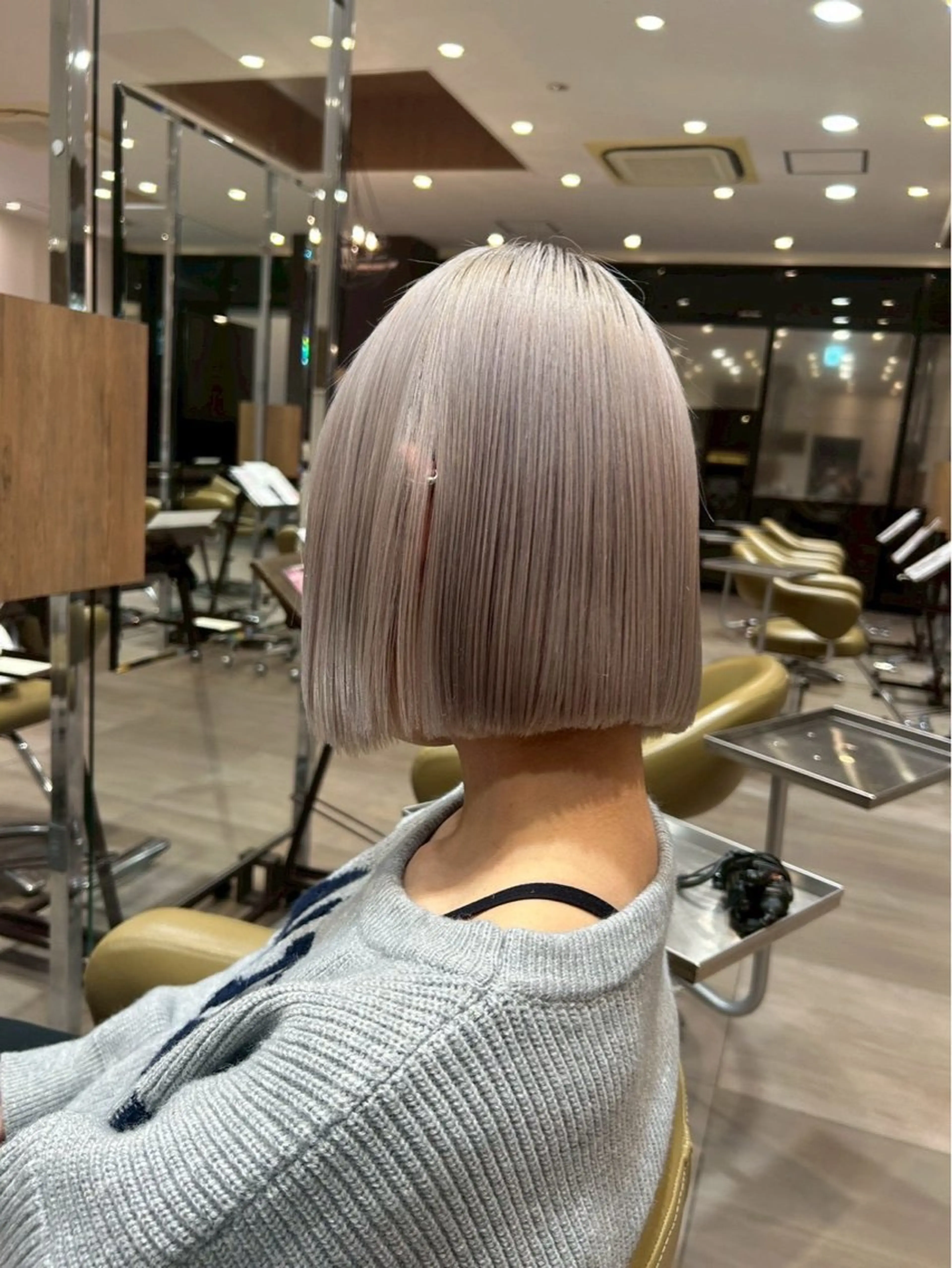 カラー 岩岡 つなみのヘアスタイル