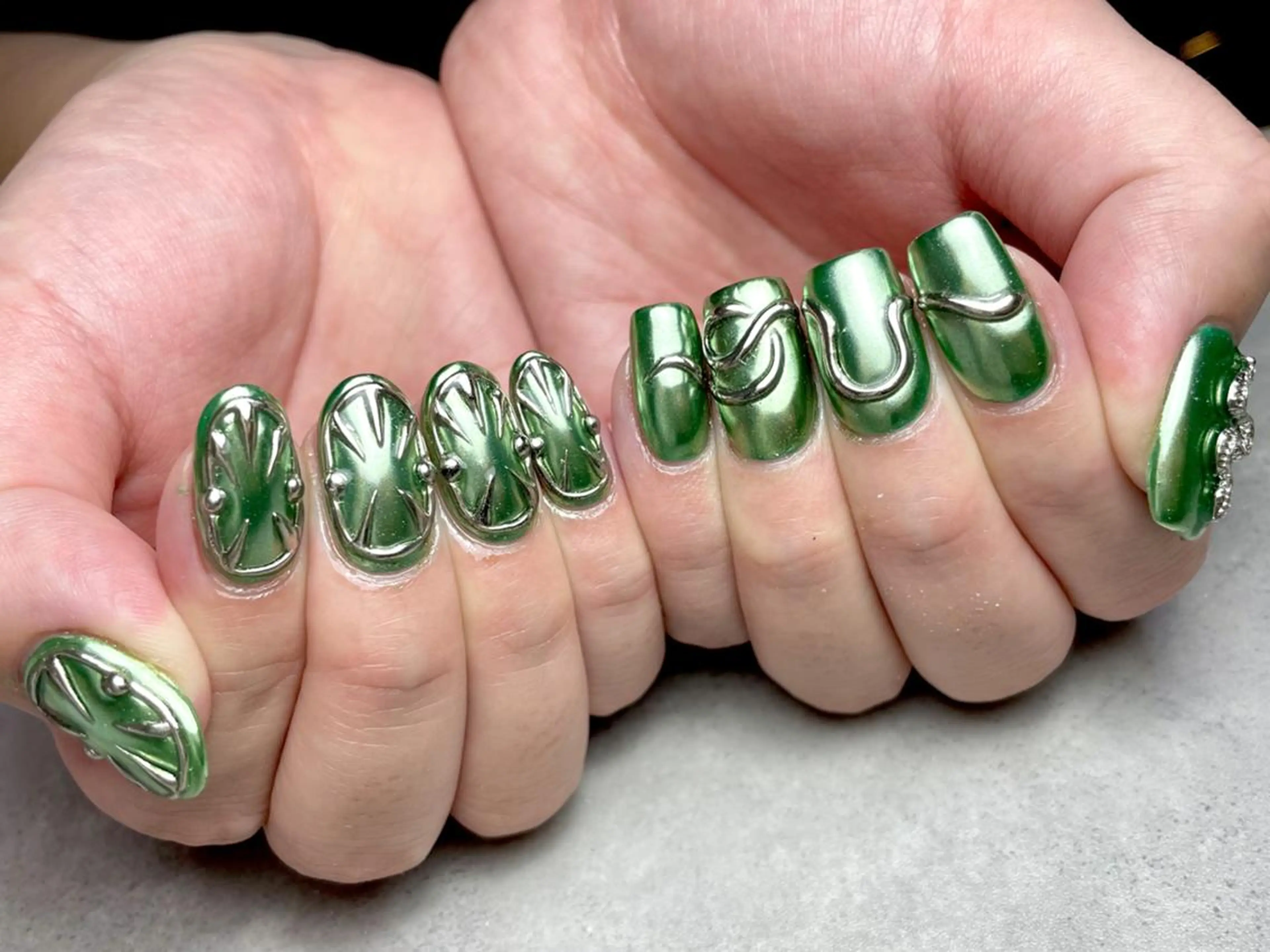 ネイル elu ：nail＆eyeのネイルデザイン