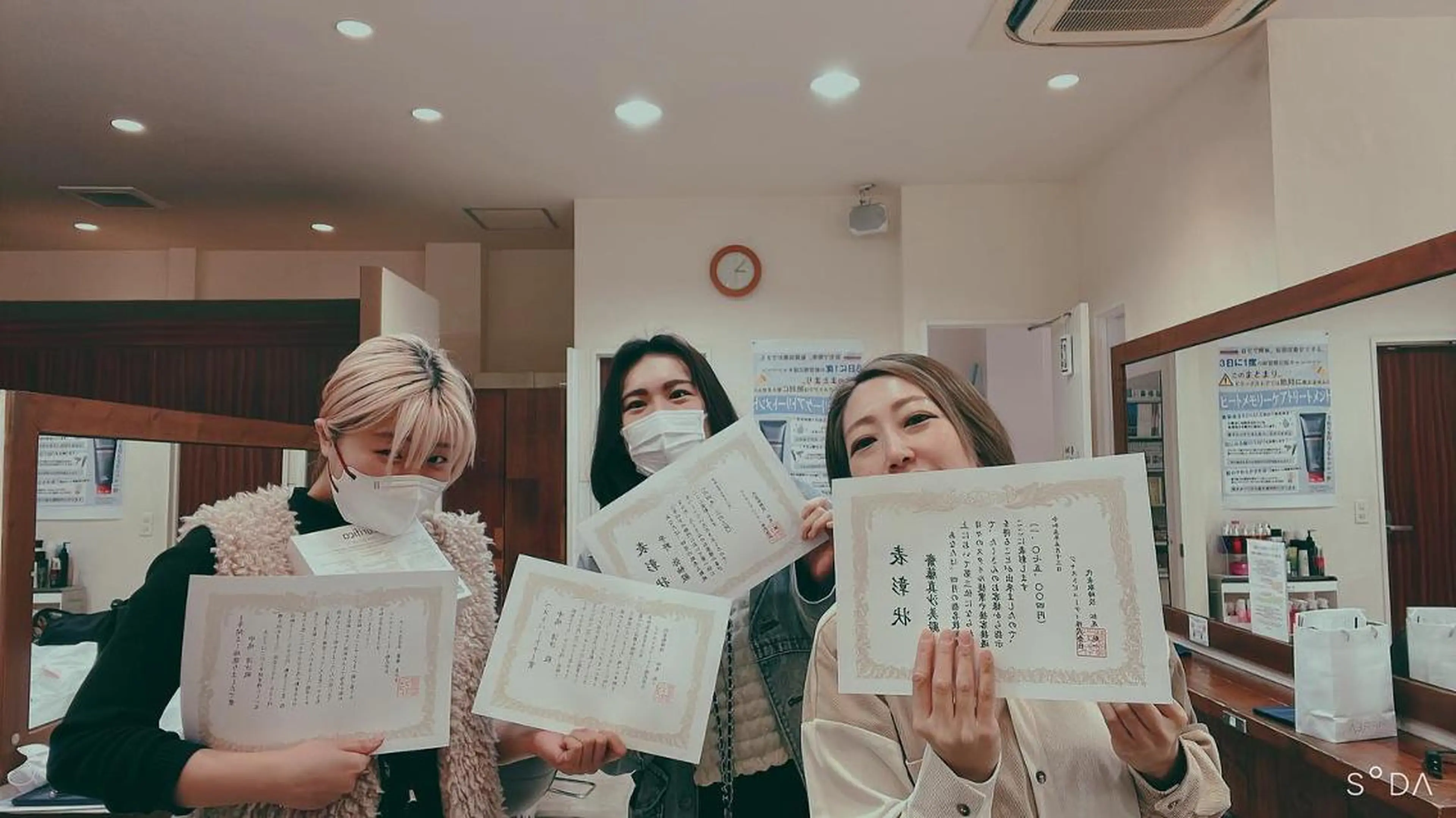 ショート カラー ダブルカラー ハイライトカラー インナーカラー ハイライト 髪質改善 justbeauty CiNQのヘアスタイル