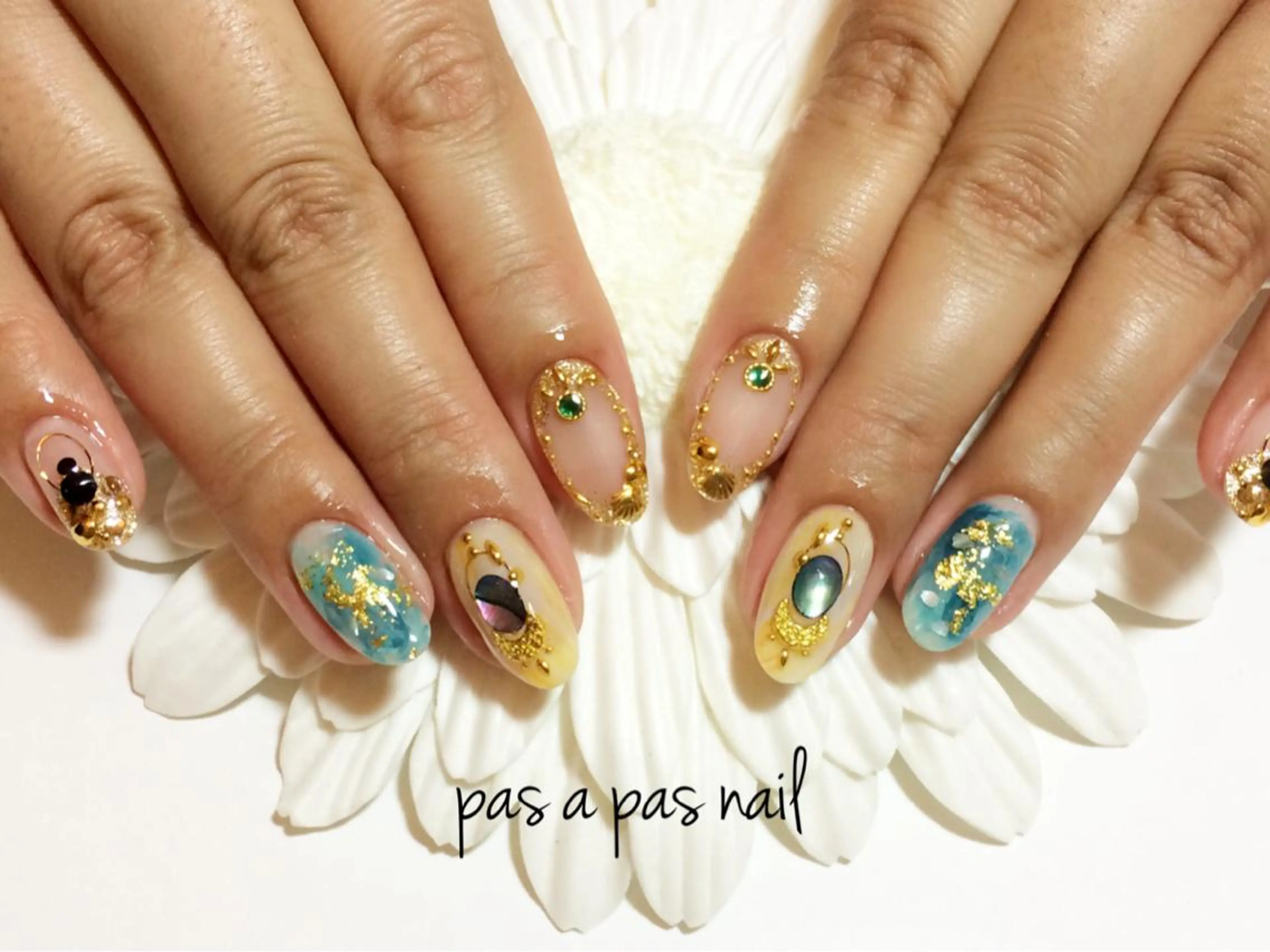 ネイル Yakko pas á pasのネイルデザイン