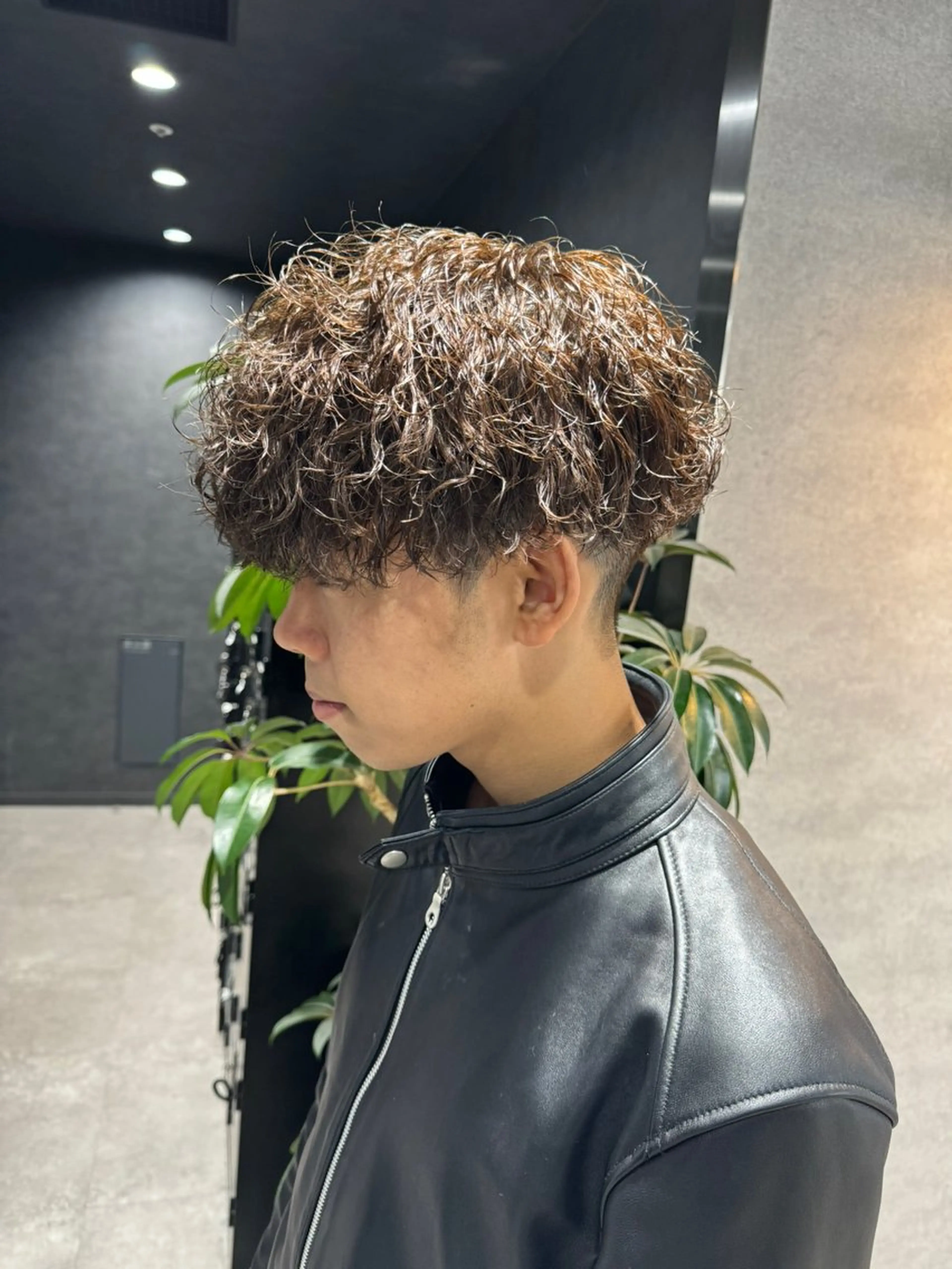 パーマ メンズ センターパート フェザーパーマ メンズハイライト メンズメッシュ マッシュ センターパート/フェ ザー🔥SHUYAのヘアスタイル