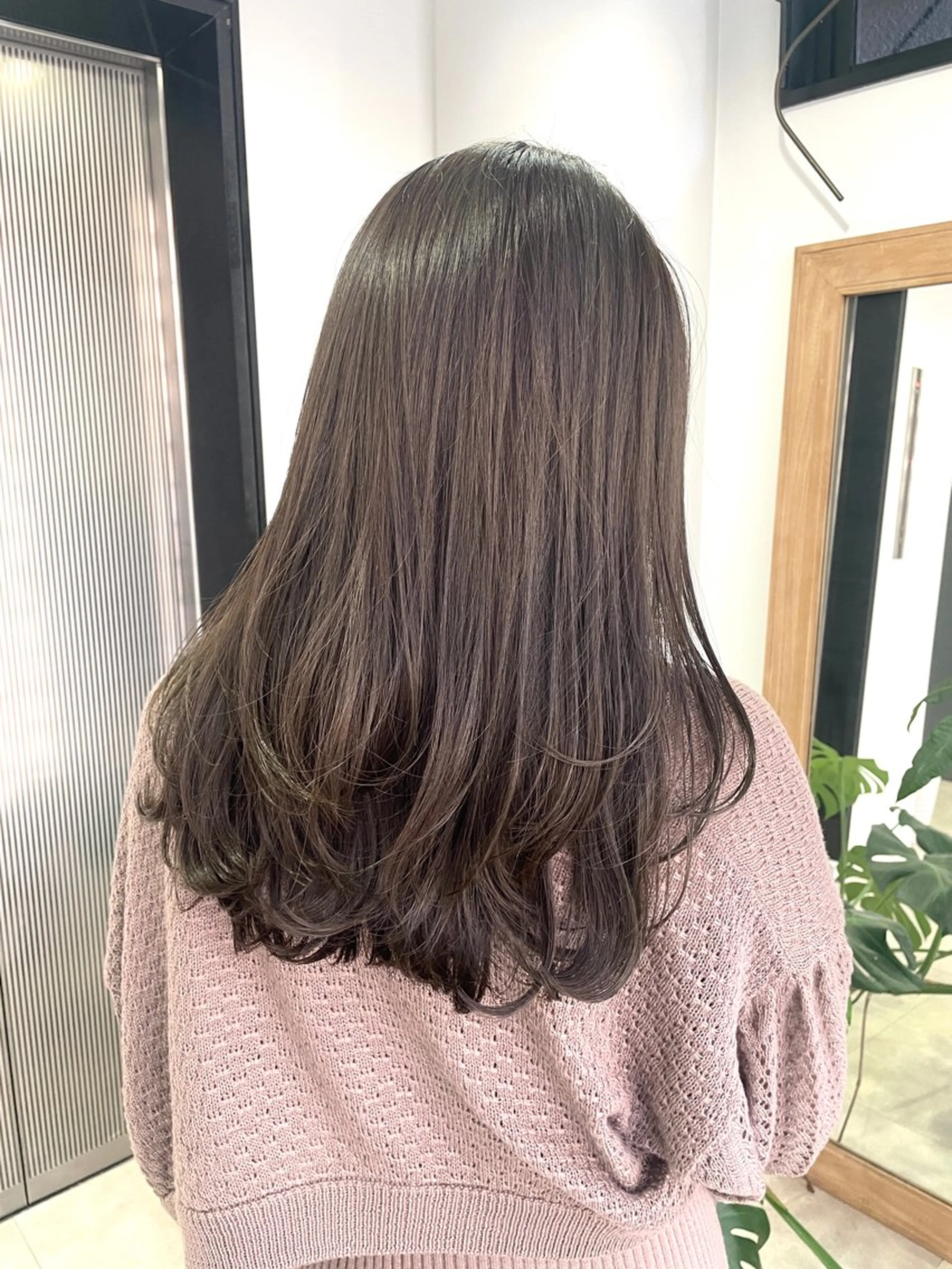 セミロング レイヤーカット カット ヘアカラー トリートメント コトネ🫧 韓国風レイヤーカットのヘアスタイル