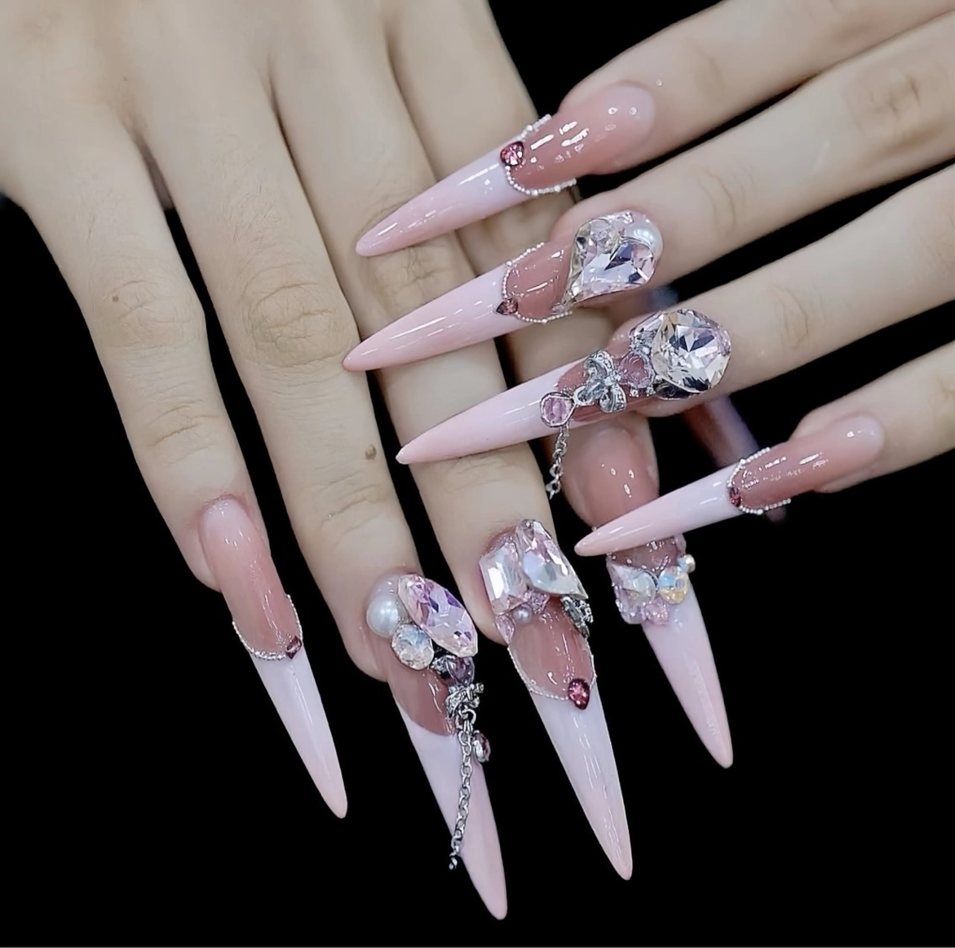 ネイル チークネイル フレンチネイル ガラスフレンチ グラデーション キラキラネイル ハンドネイル Rin Nail 新大久保店のネイルデザイン