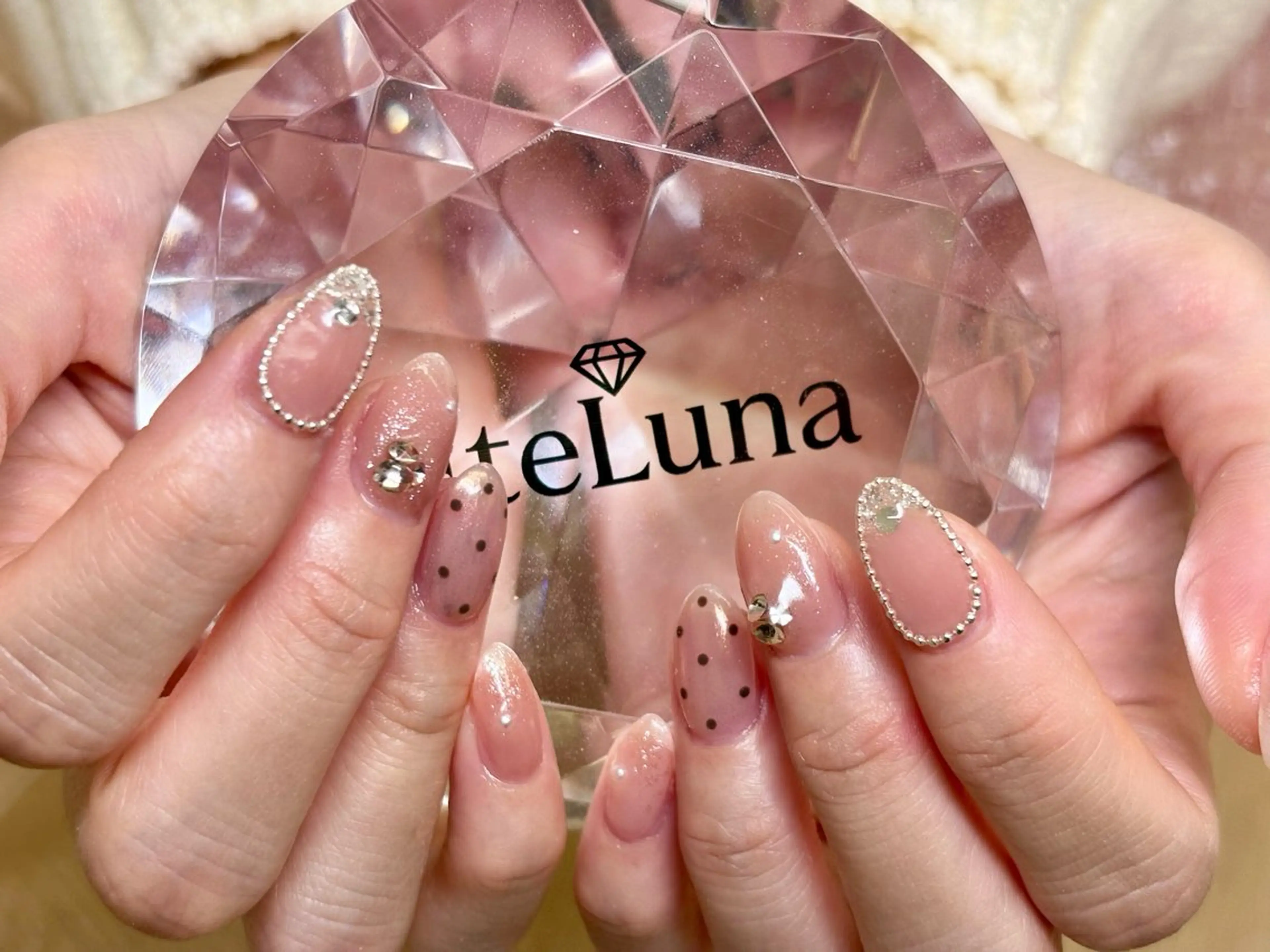 ネイル 持ち込み ワンホンネイル ハンドネイル ハンドケア ETE LUNA NAILのネイルデザイン