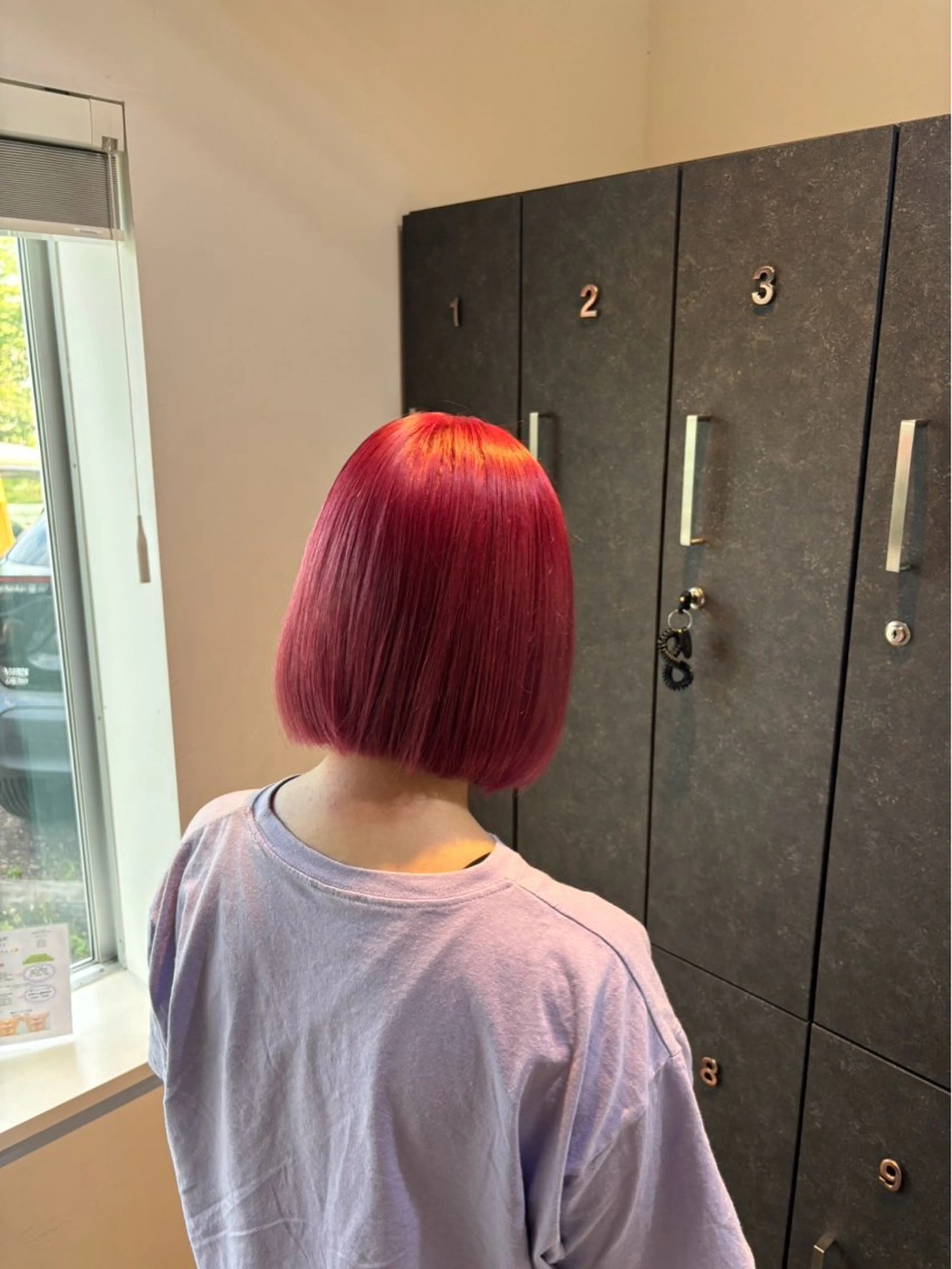 ショート カラー ブリーチ カシス ダブルカラー ブリーチなしカラー レッドカラー 【ツヤ髪特化】 スズキアキエのヘアスタイル