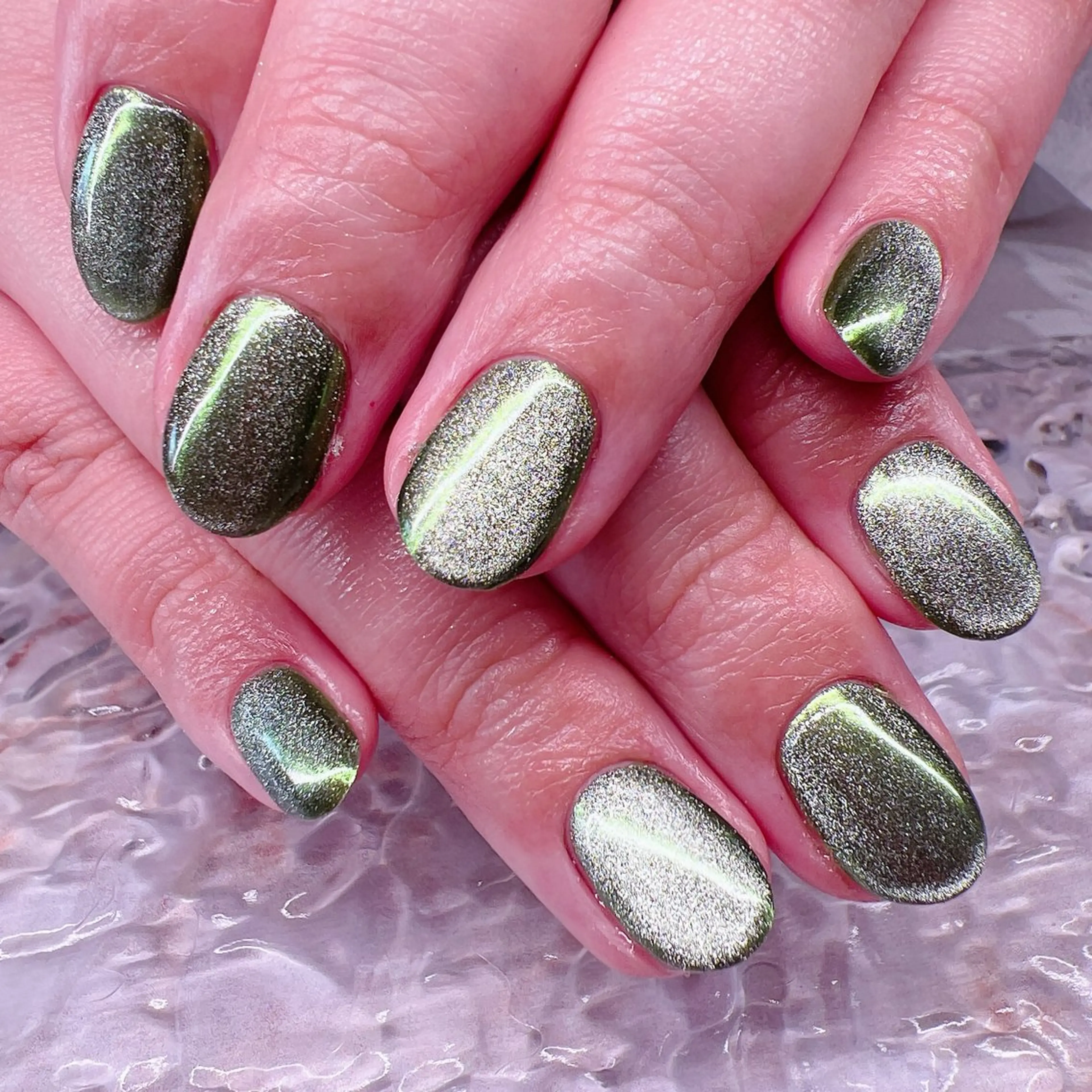 ネイル グリーン マグネットネイル マグ🧲等なんでも ワンカラー5700円のネイルデザイン