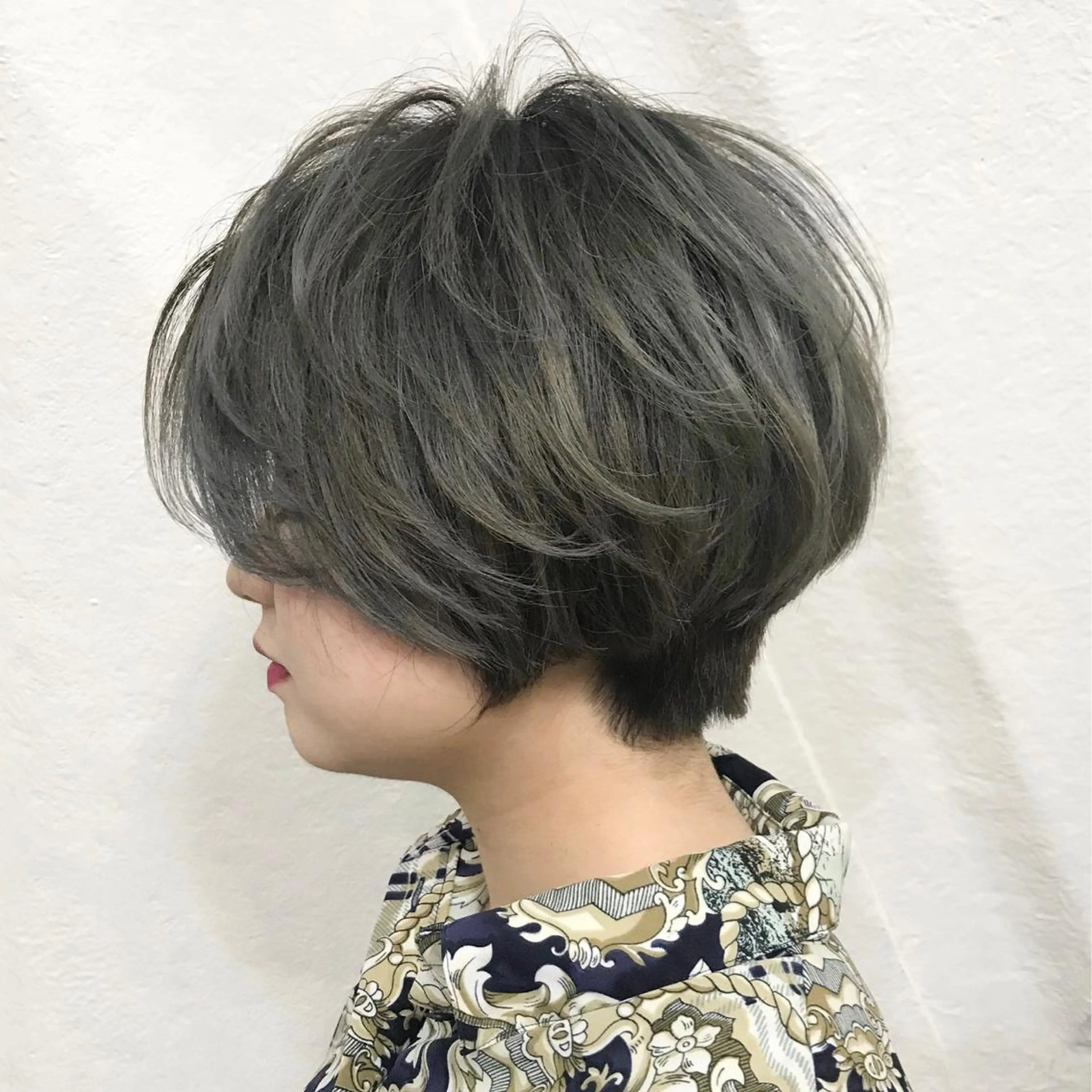 ショート カラー アッシュ ブリーチ ショートヘア K-POP好き美容師 🇰🇷Kai.Yのヘアスタイル