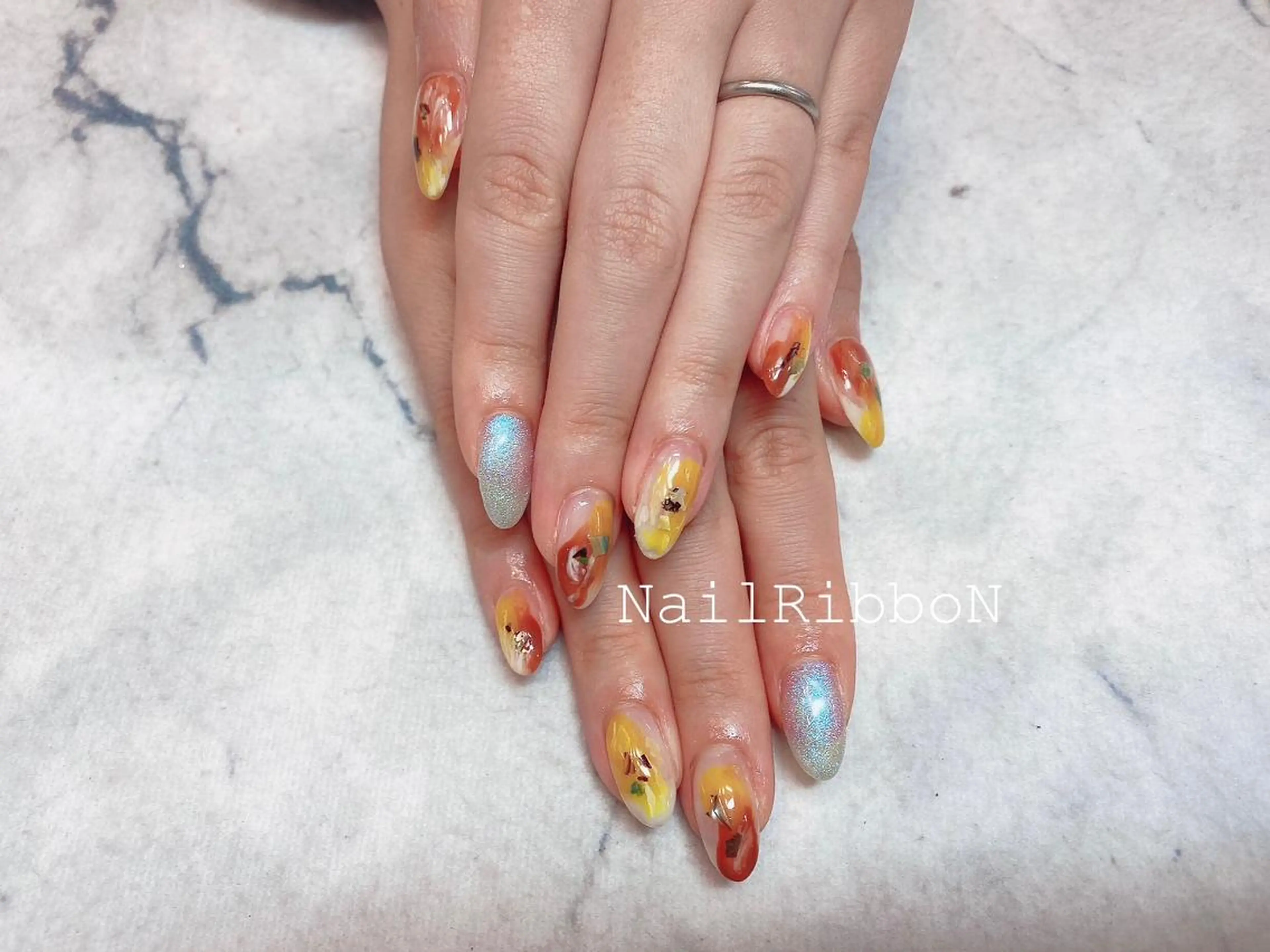 ネイル ネイルリボン 受付スタッフのネイルデザイン