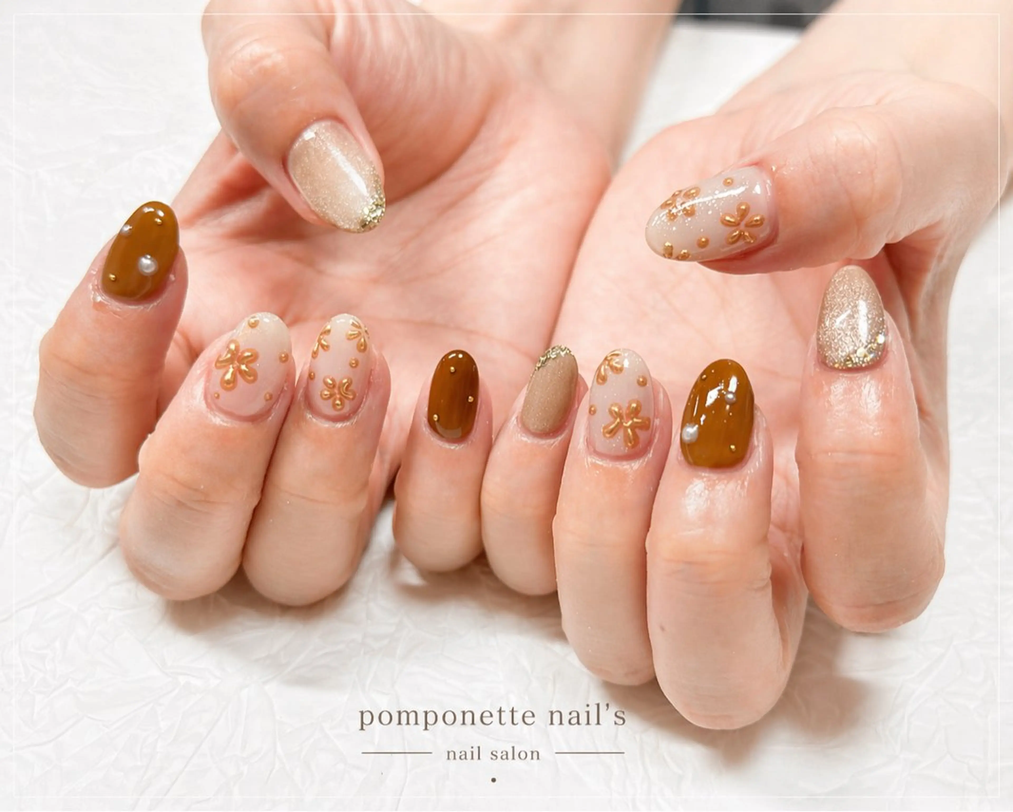ネイル アートネイル ブラウン フラワーネイル ゴールド 韓国ネイル nailist yuiのネイルデザイン